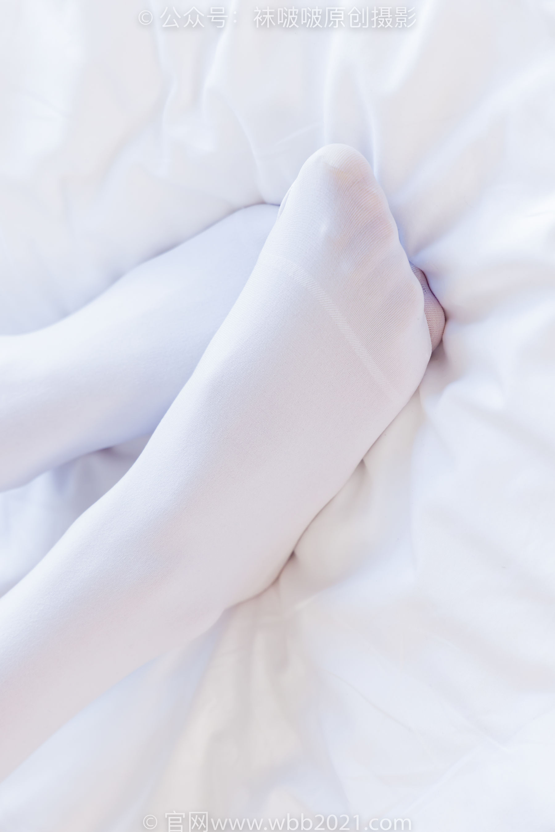 BoBoSocks袜啵啵 No.545 奶油 - 白色马丁靴、厚白丝、jk制服、瑜伽动作时用老头乐挠脚剧情/(144P)