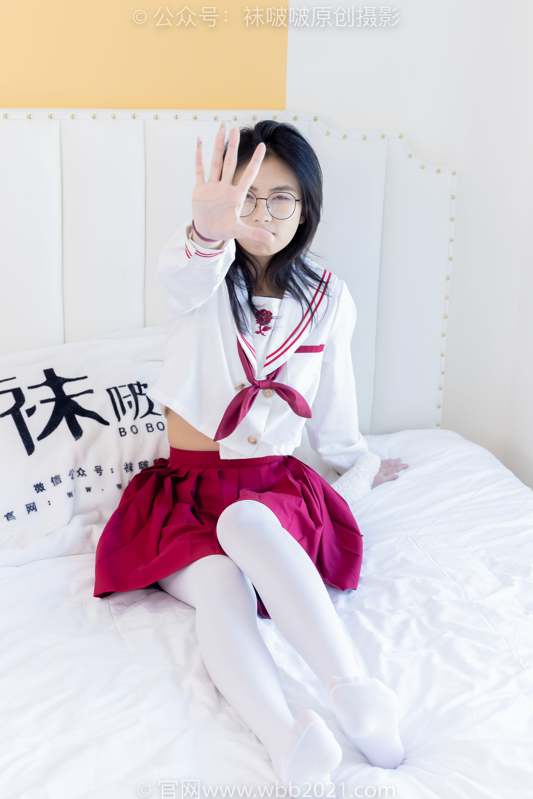 BoBoSocks袜啵啵 No.545 奶油 - 白色马丁靴、厚白丝、jk制服、瑜伽动作时用老头乐挠脚剧情/(144P)