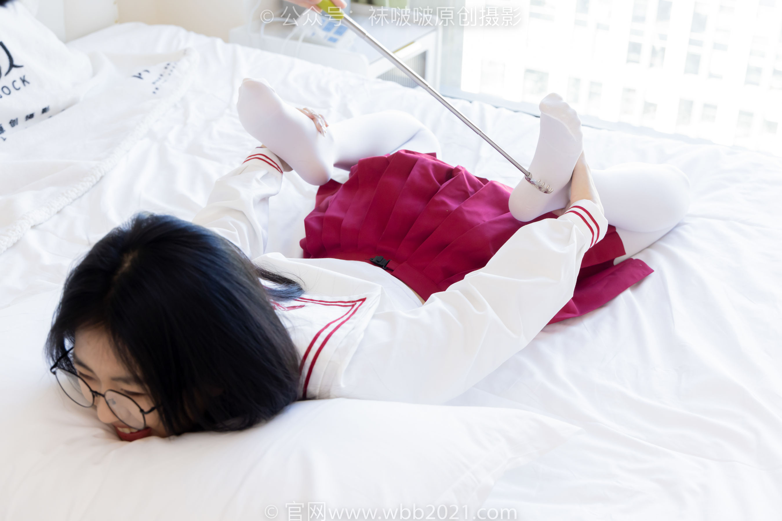 BoBoSocks袜啵啵 No.545 奶油 - 白色马丁靴、厚白丝、jk制服、瑜伽动作时用老头乐挠脚剧情/(144P)