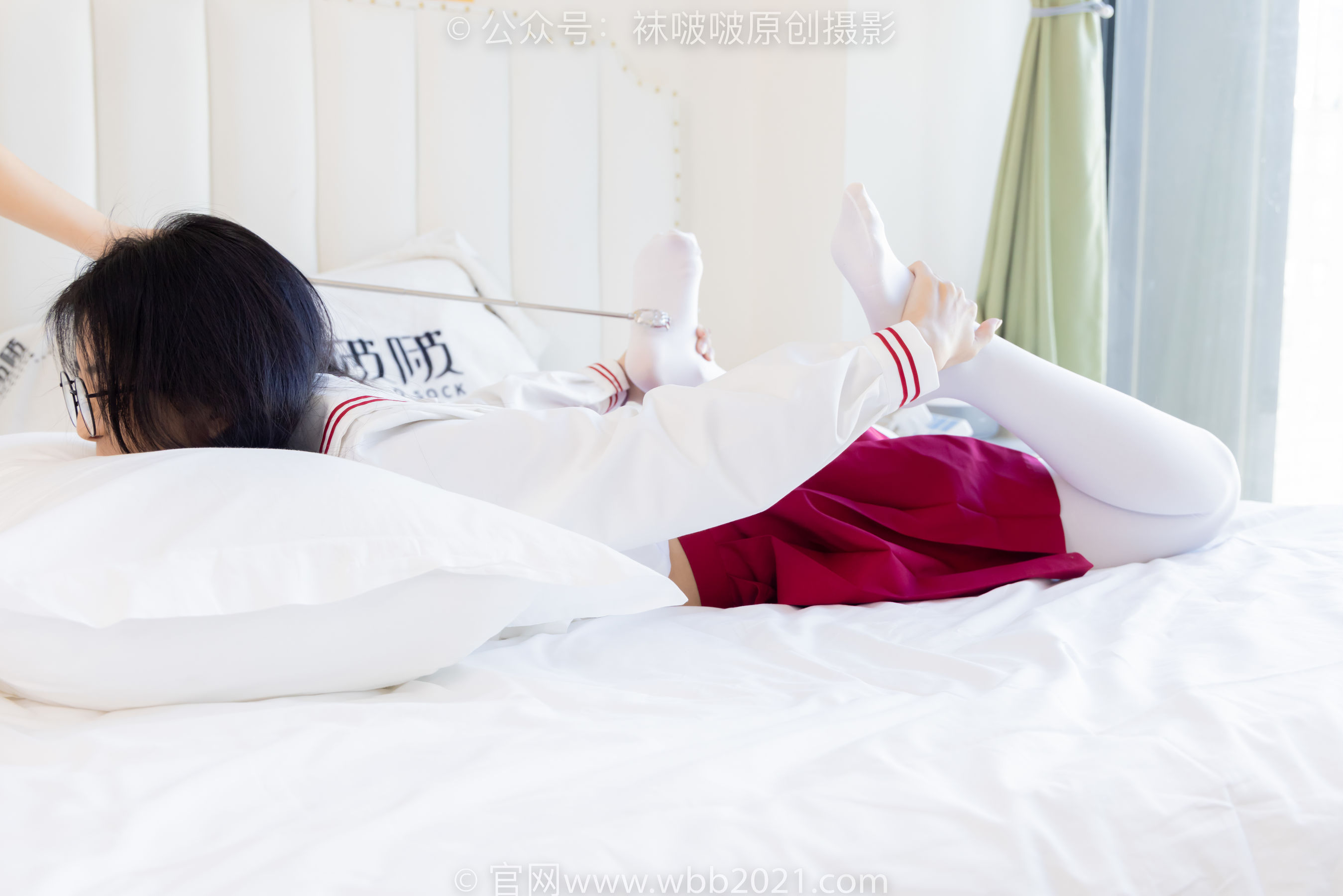 BoBoSocks袜啵啵 No.545 奶油 - 白色马丁靴、厚白丝、jk制服、瑜伽动作时用老头乐挠脚剧情/(144P)