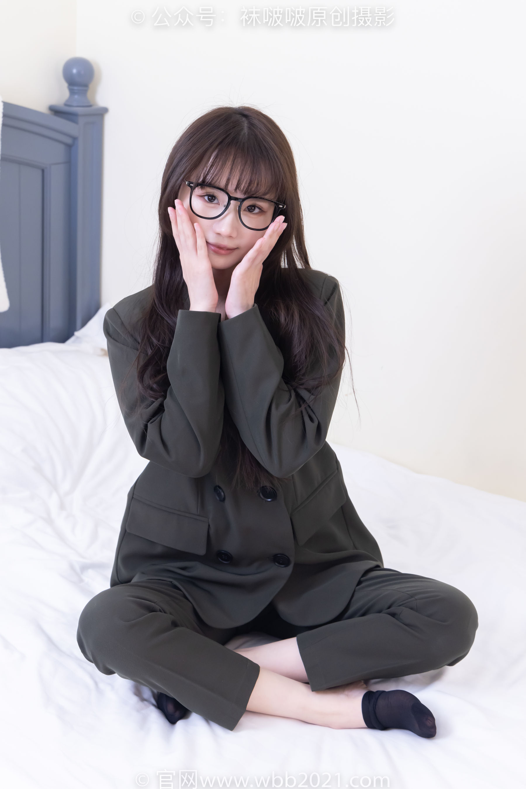 BoBoSocks袜啵啵 No.529 甜甜圈 - 高跟鞋、短黑丝、裸足、半蹲半脱袜子剧情/(154P)