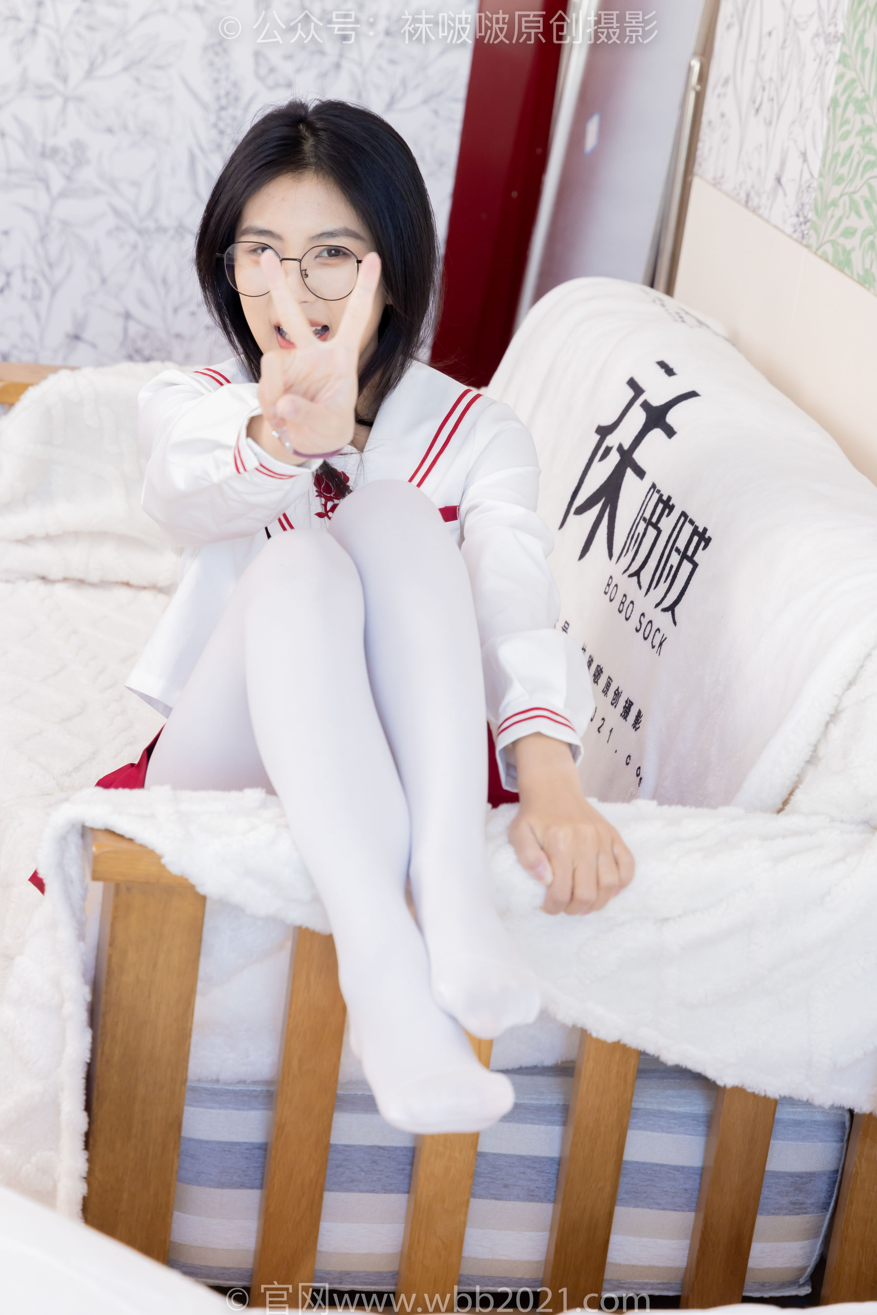 BoBoSocks袜啵啵 No.545 奶油 - 白色马丁靴、厚白丝、jk制服、瑜伽动作时用老头乐挠脚剧情/(144P)