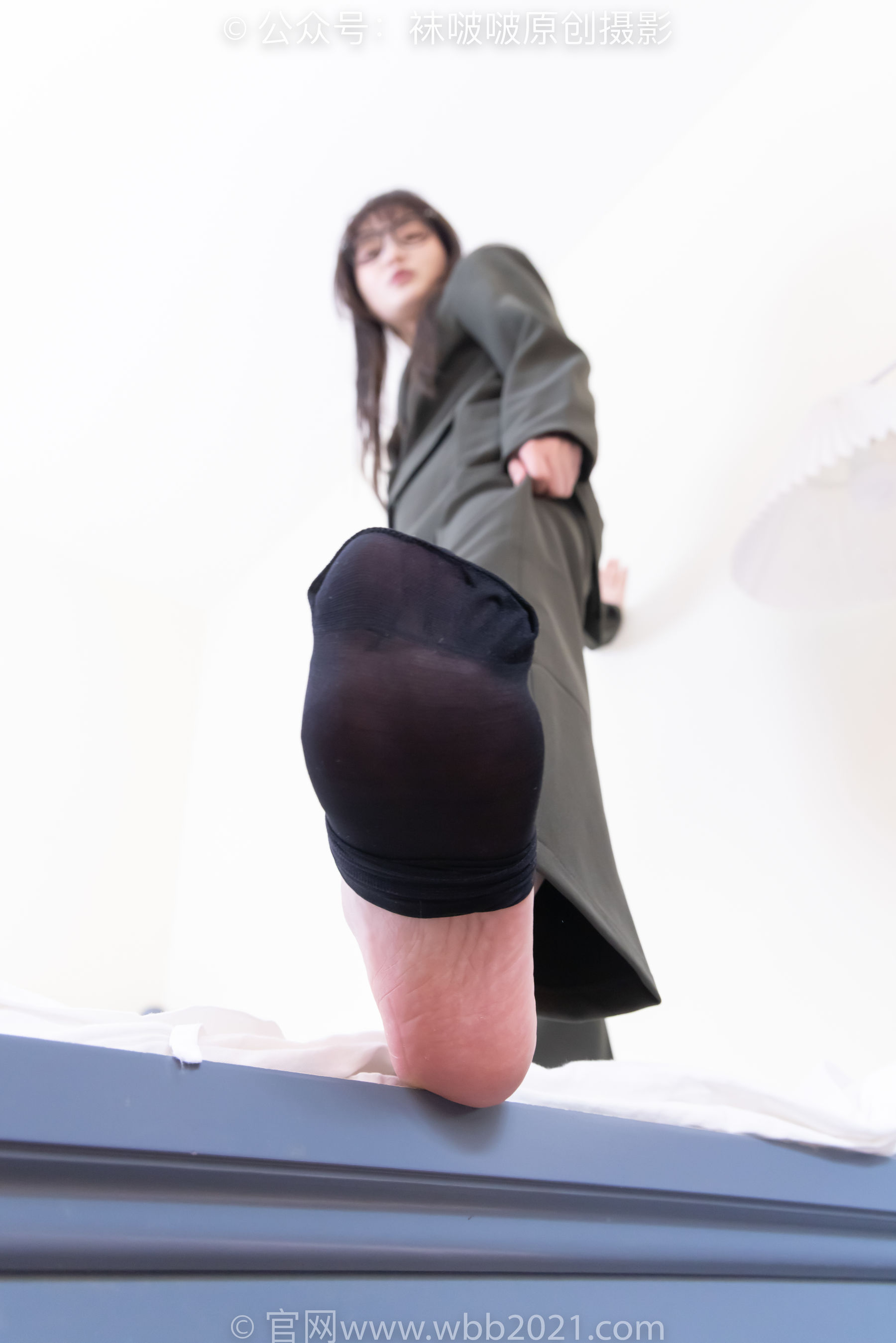 BoBoSocks袜啵啵 No.529 甜甜圈 - 高跟鞋、短黑丝、裸足、半蹲半脱袜子剧情/(154P)