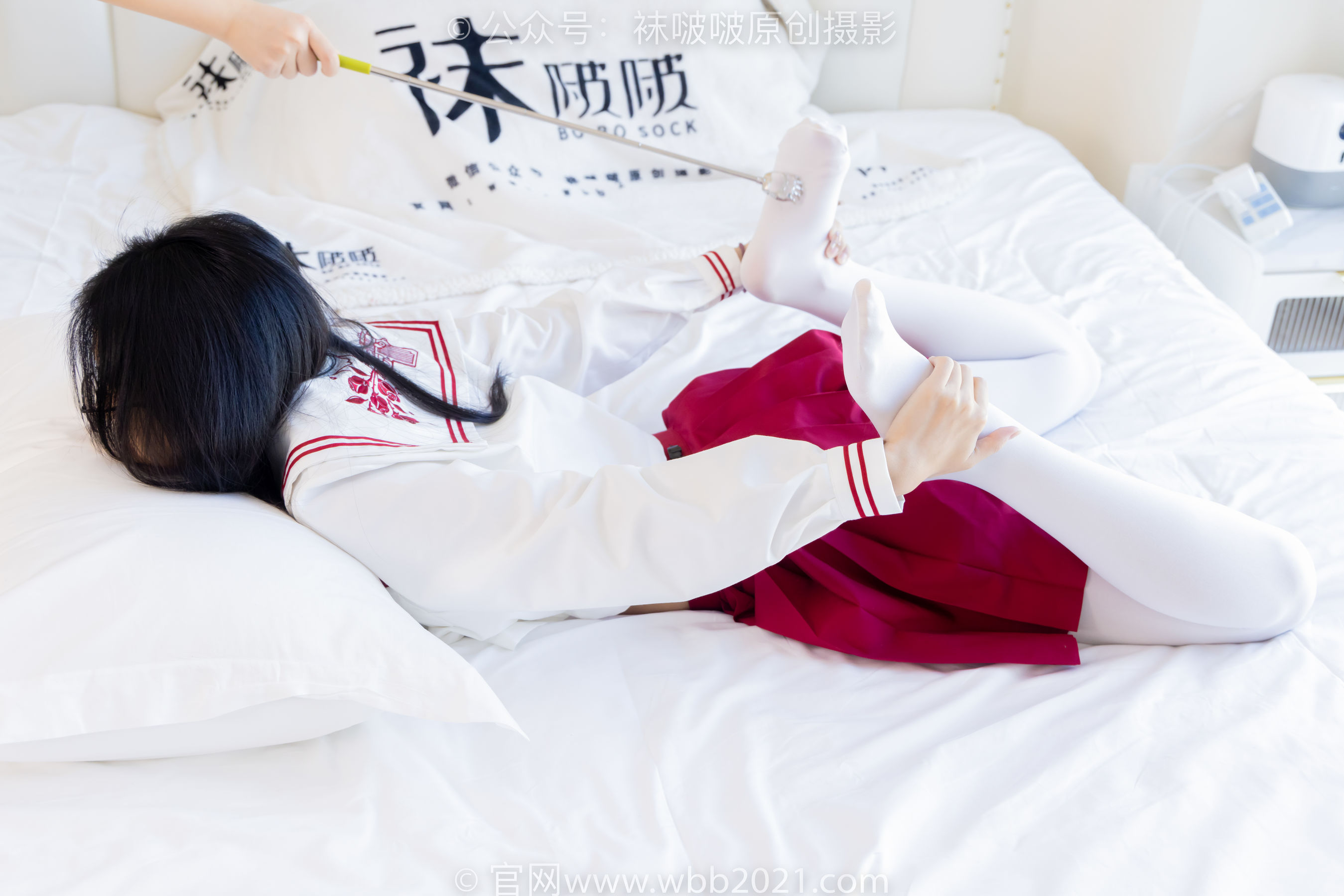 BoBoSocks袜啵啵 No.545 奶油 - 白色马丁靴、厚白丝、jk制服、瑜伽动作时用老头乐挠脚剧情/(144P)