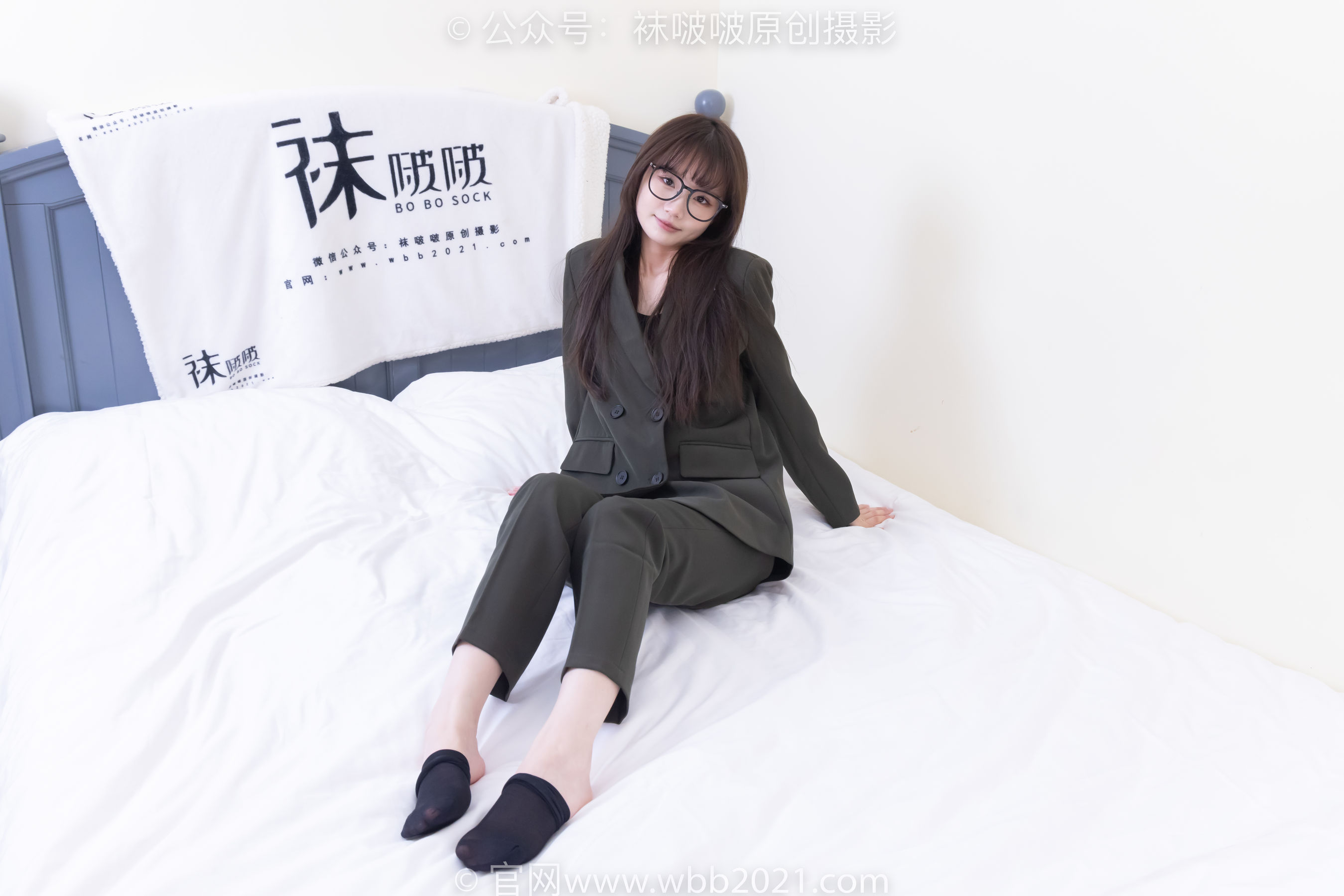 BoBoSocks袜啵啵 No.529 甜甜圈 - 高跟鞋、短黑丝、裸足、半蹲半脱袜子剧情/(154P)