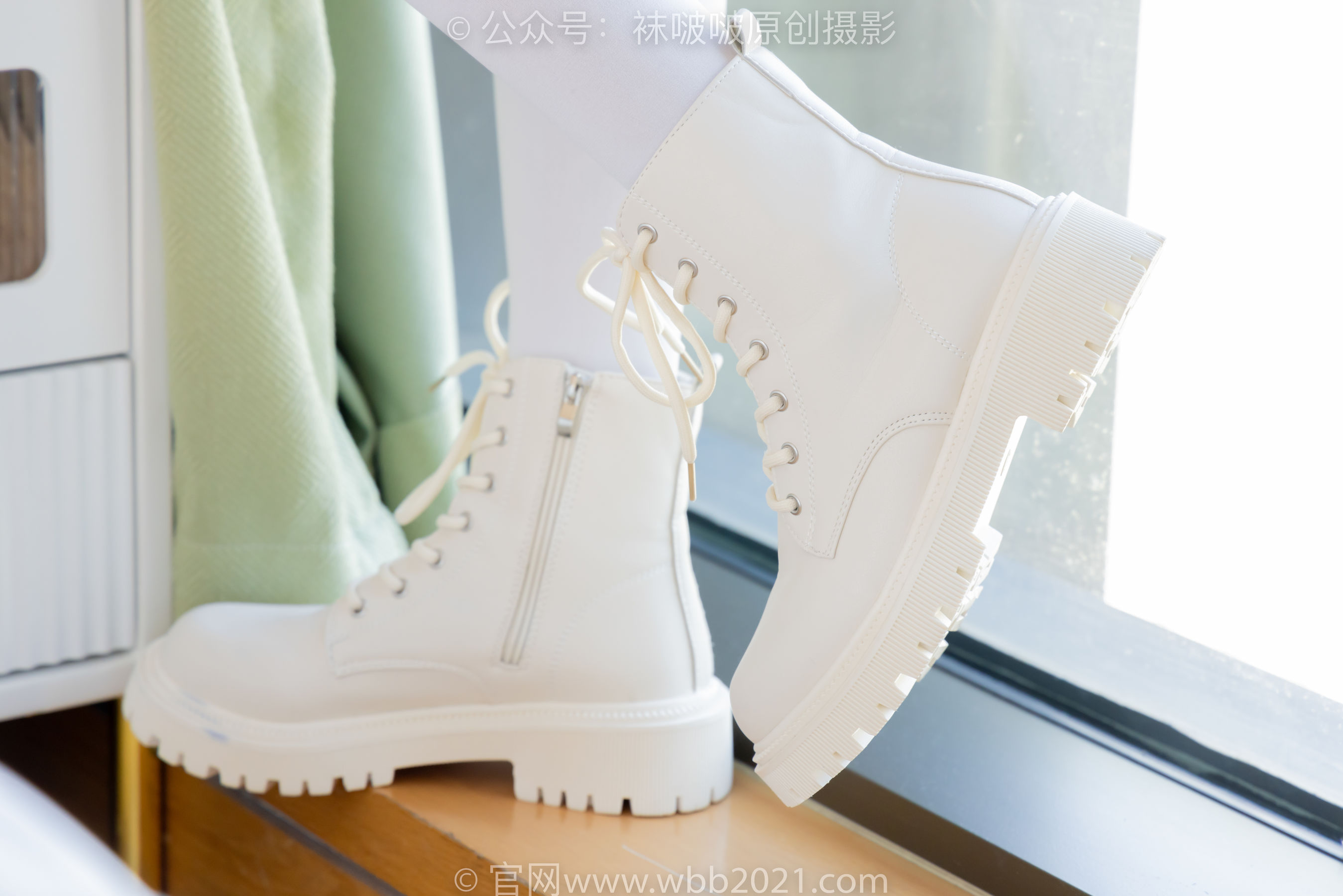 BoBoSocks袜啵啵 No.545 奶油 - 白色马丁靴、厚白丝、jk制服、瑜伽动作时用老头乐挠脚剧情/(144P)