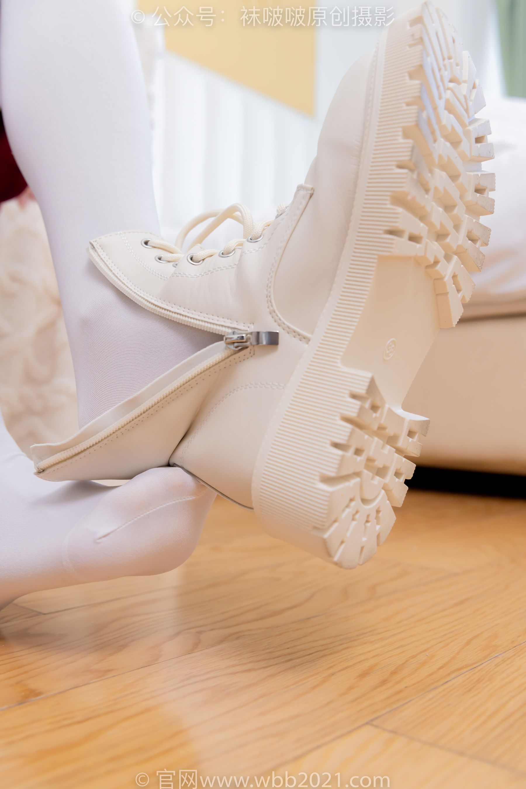 BoBoSocks袜啵啵 No.545 奶油 - 白色马丁靴、厚白丝、jk制服、瑜伽动作时用老头乐挠脚剧情/(144P)