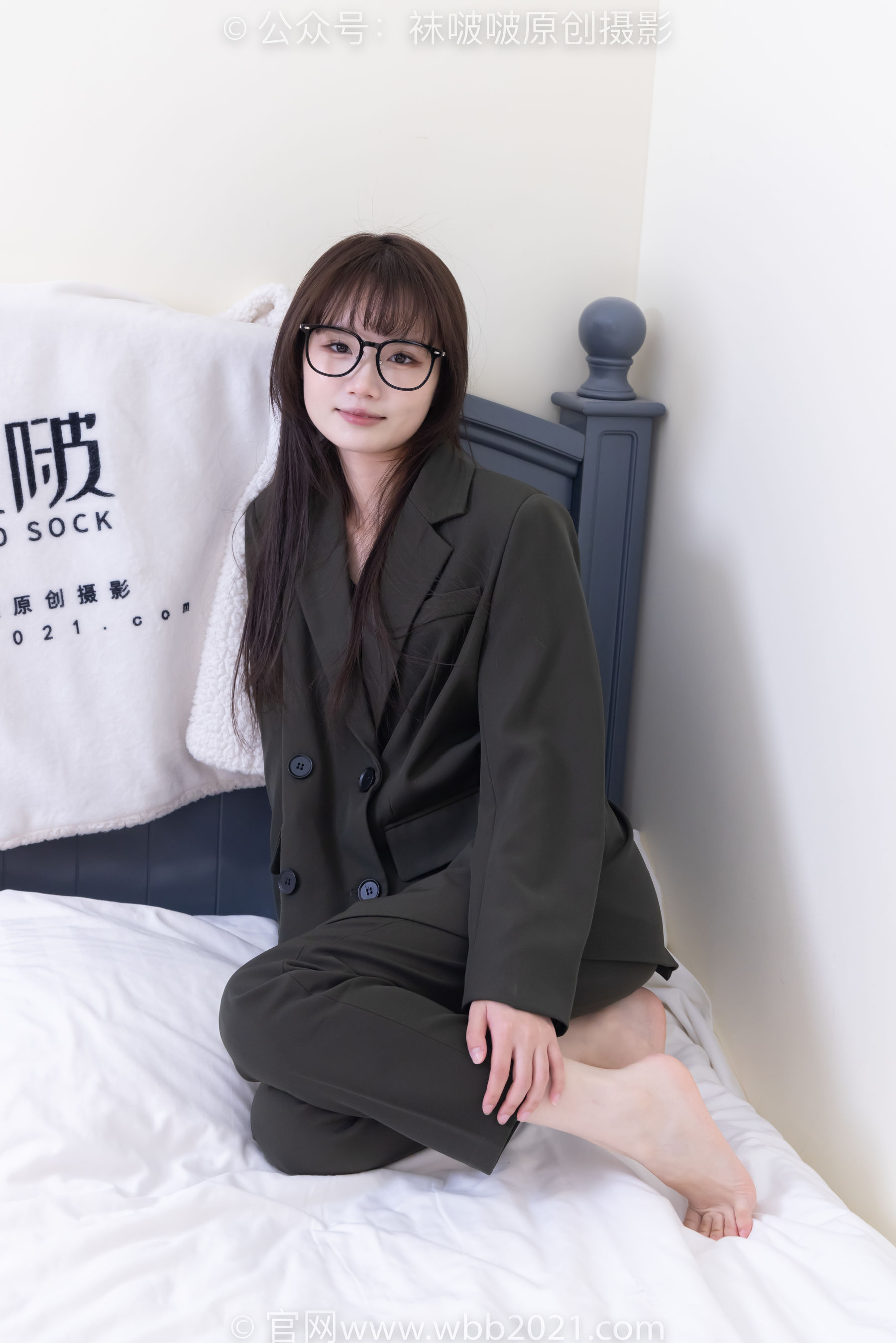 BoBoSocks袜啵啵 No.529 甜甜圈 - 高跟鞋、短黑丝、裸足、半蹲半脱袜子剧情/(154P)