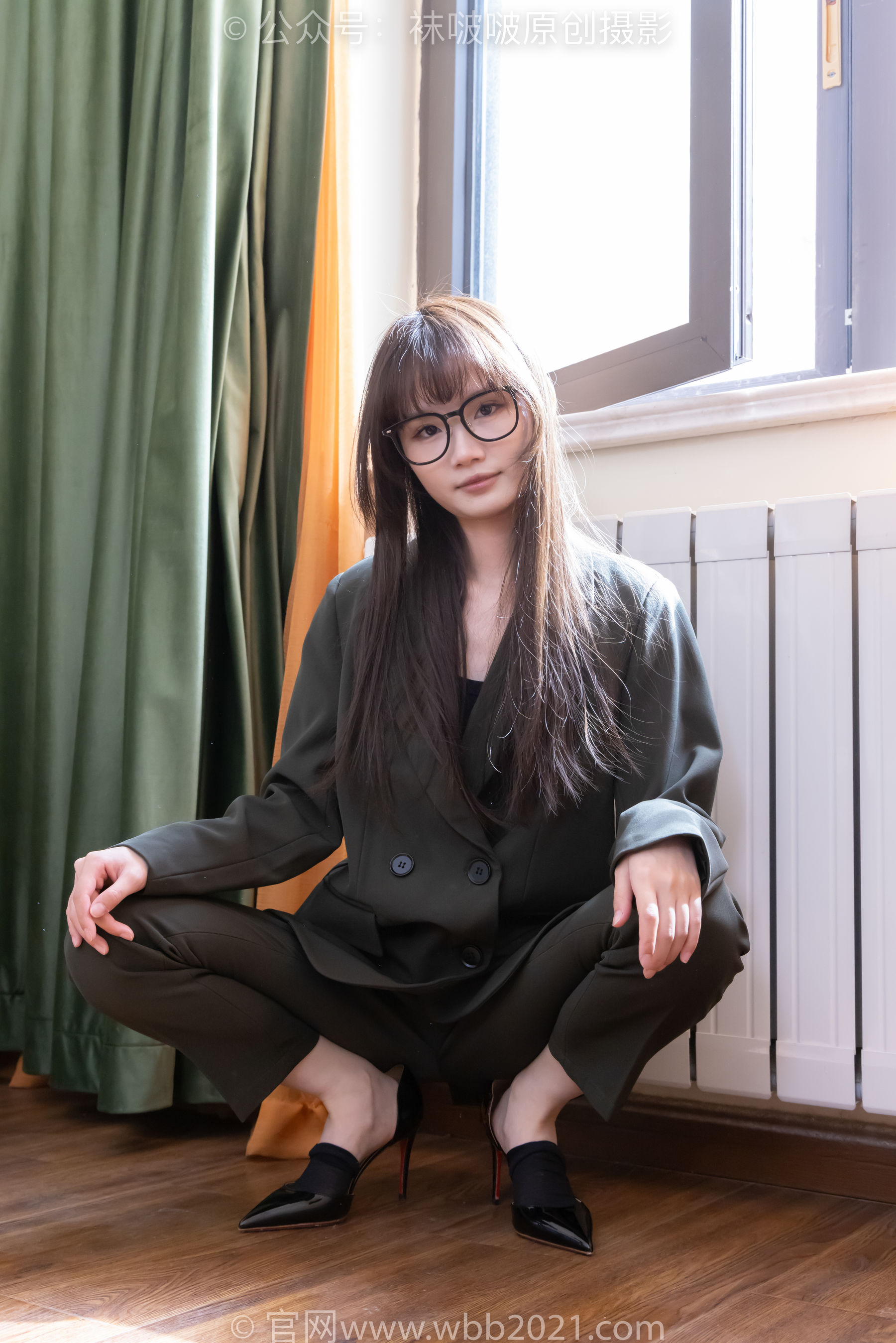 BoBoSocks袜啵啵 No.529 甜甜圈 - 高跟鞋、短黑丝、裸足、半蹲半脱袜子剧情/(154P)