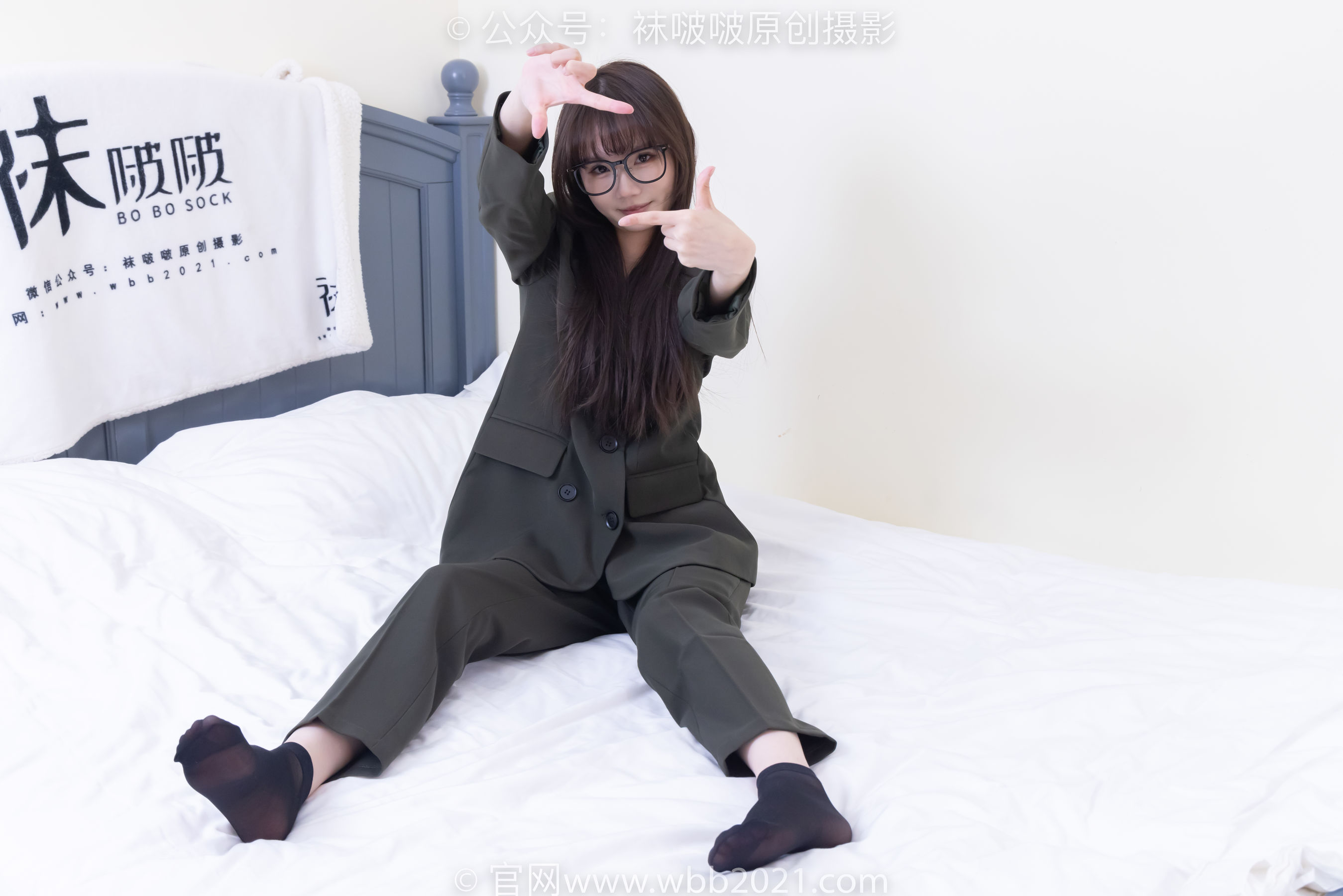 BoBoSocks袜啵啵 No.529 甜甜圈 - 高跟鞋、短黑丝、裸足、半蹲半脱袜子剧情/(154P)