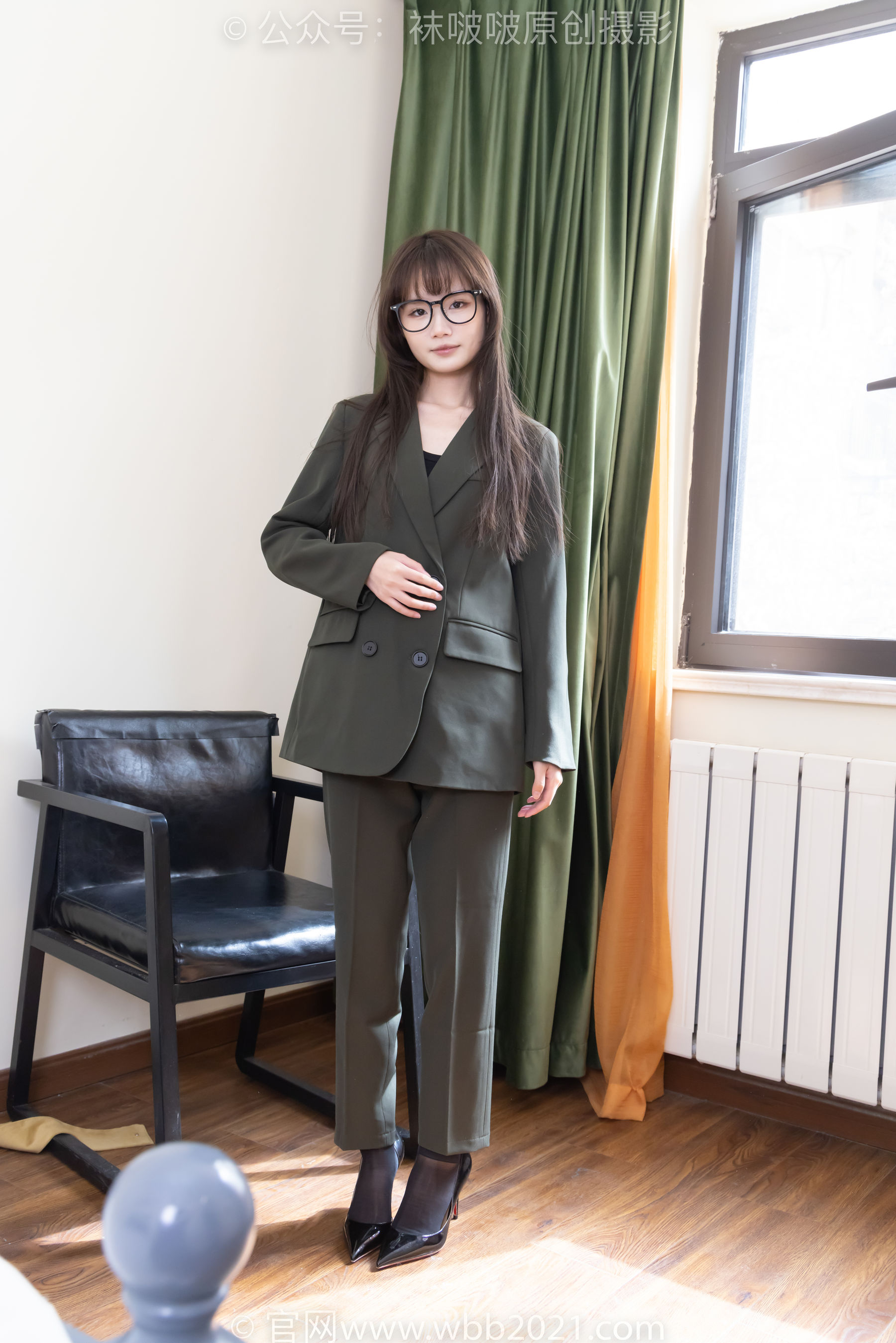 BoBoSocks袜啵啵 No.529 甜甜圈 - 高跟鞋、短黑丝、裸足、半蹲半脱袜子剧情/(154P)