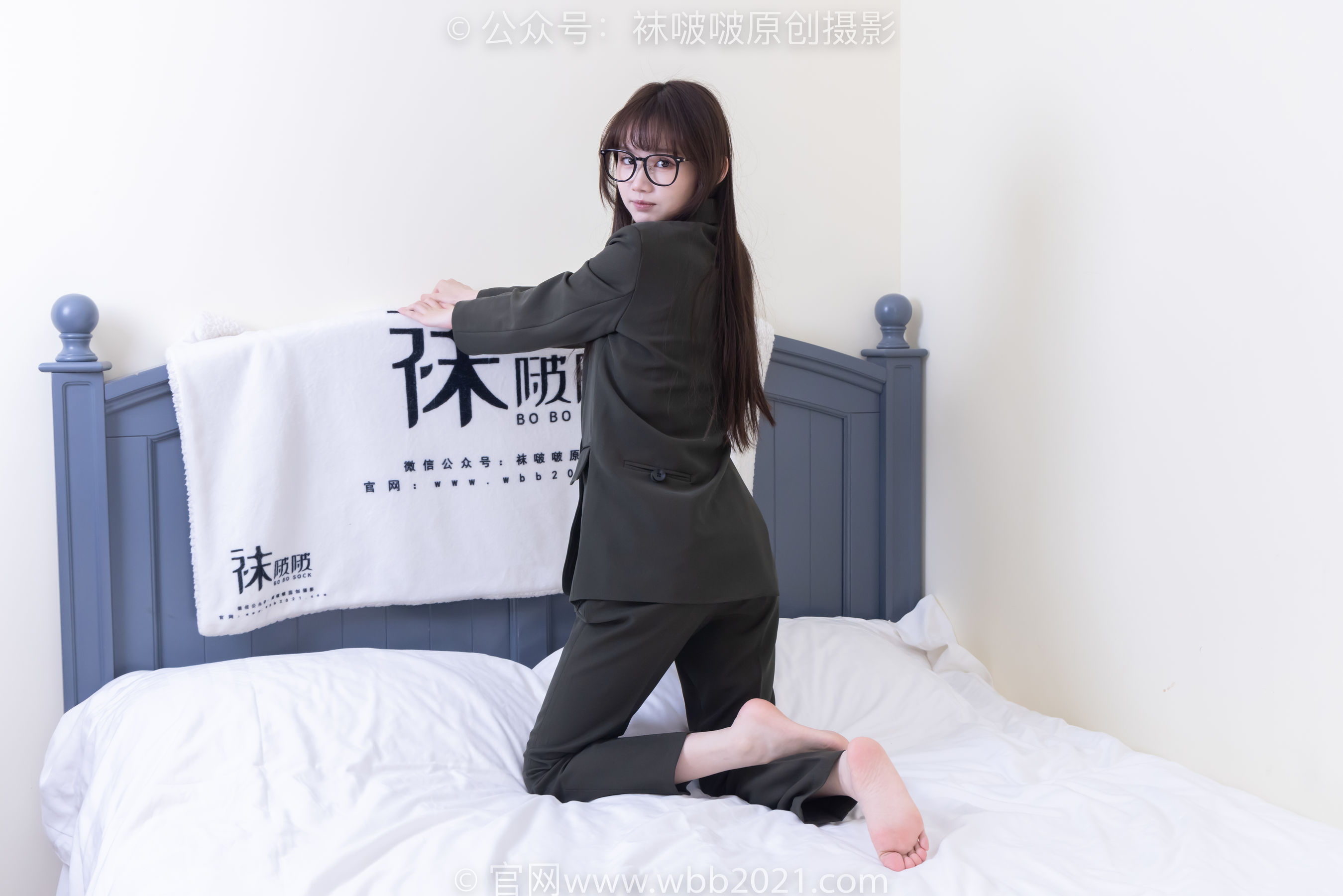 BoBoSocks袜啵啵 No.529 甜甜圈 - 高跟鞋、短黑丝、裸足、半蹲半脱袜子剧情/(154P)