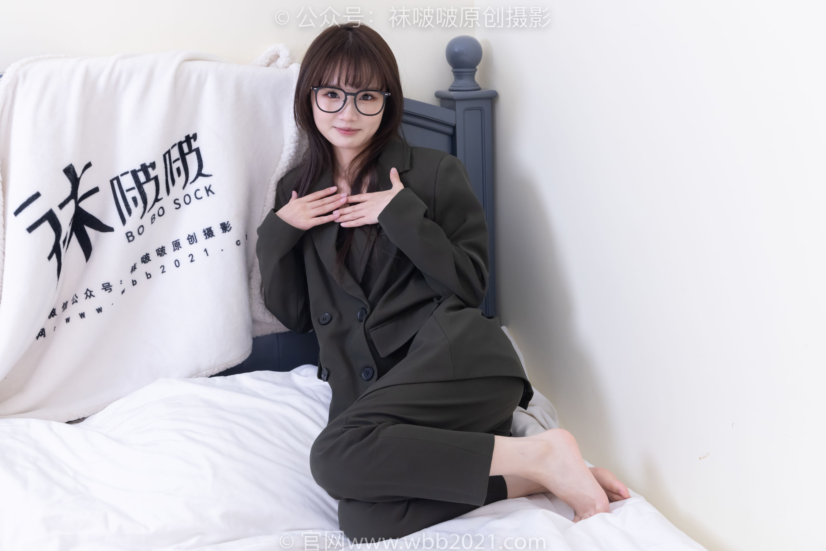 BoBoSocks袜啵啵 No.529 甜甜圈 - 高跟鞋、短黑丝、裸足、半蹲半脱袜子剧情/(154P)