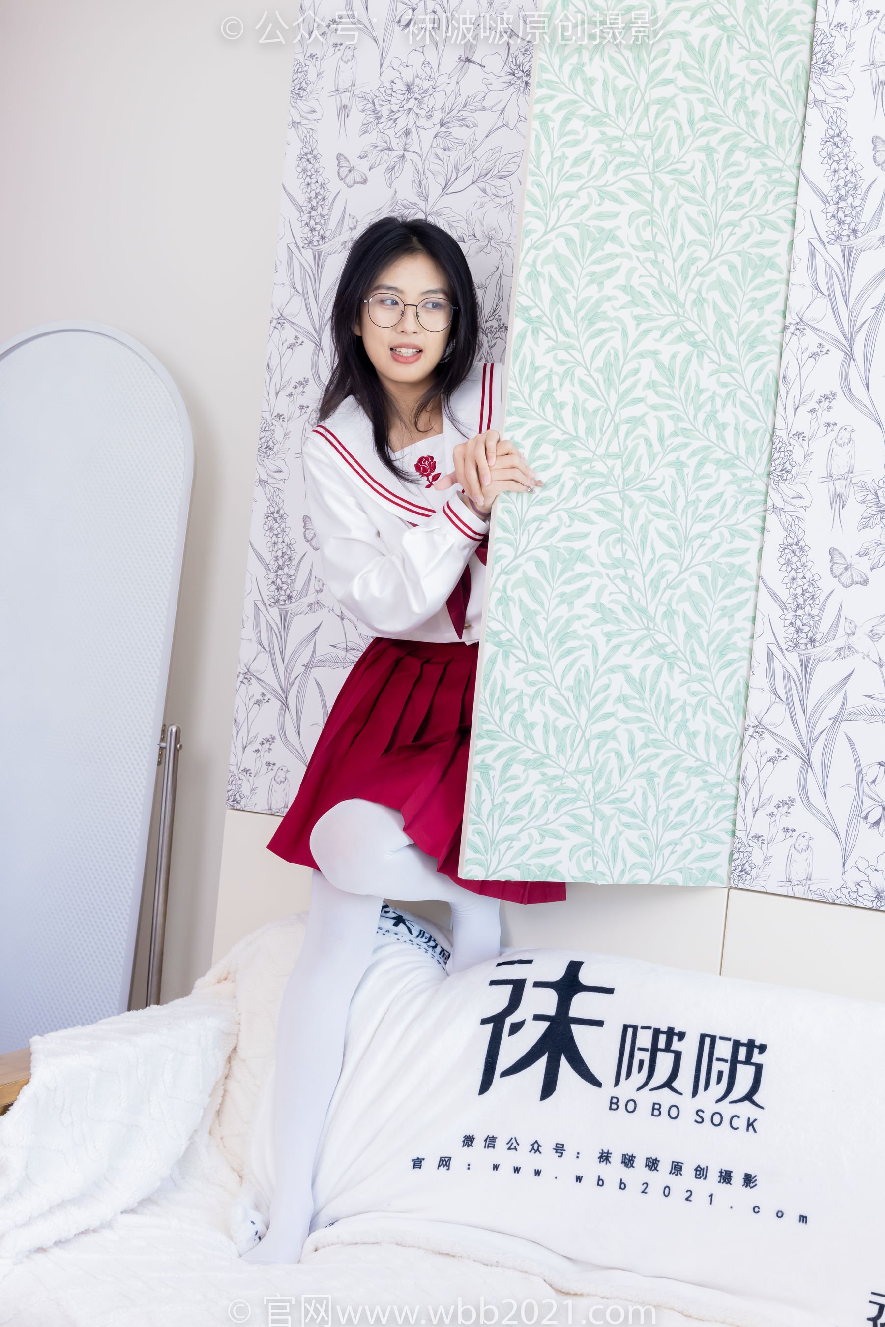 BoBoSocks袜啵啵 No.545 奶油 - 白色马丁靴、厚白丝、jk制服、瑜伽动作时用老头乐挠脚剧情/(144P)