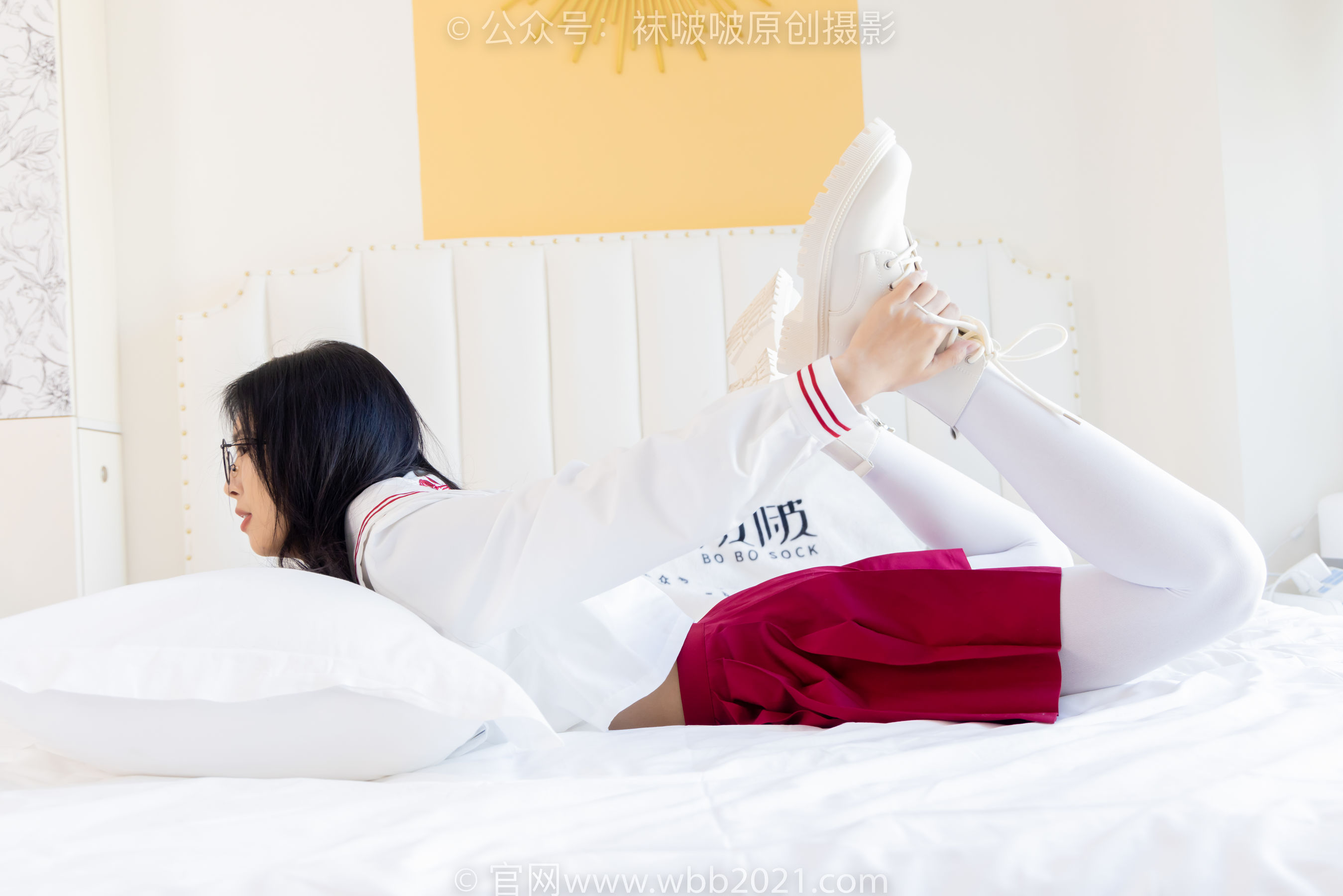 BoBoSocks袜啵啵 No.545 奶油 - 白色马丁靴、厚白丝、jk制服、瑜伽动作时用老头乐挠脚剧情/(144P)