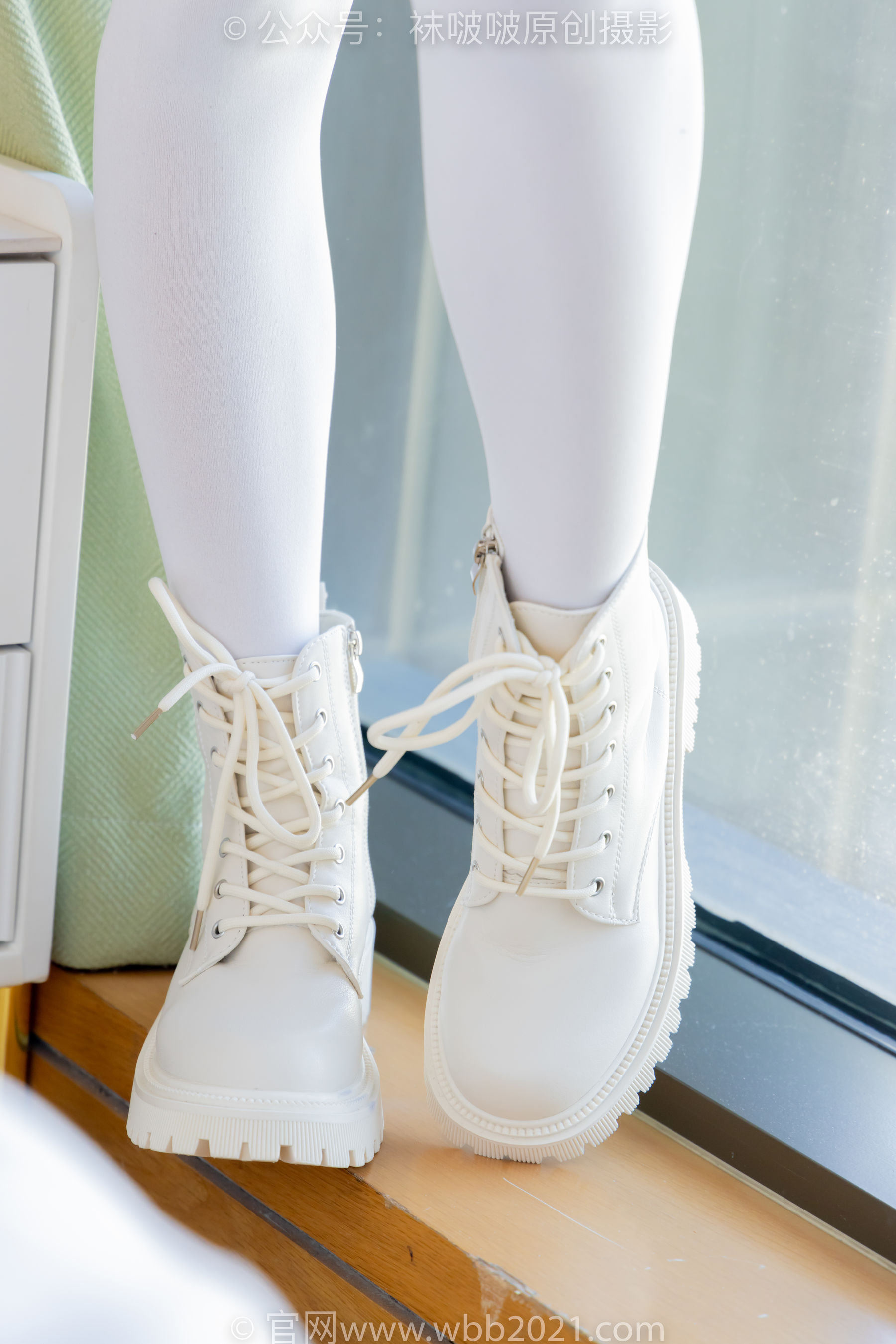 BoBoSocks袜啵啵 No.545 奶油 - 白色马丁靴、厚白丝、jk制服、瑜伽动作时用老头乐挠脚剧情/(144P)