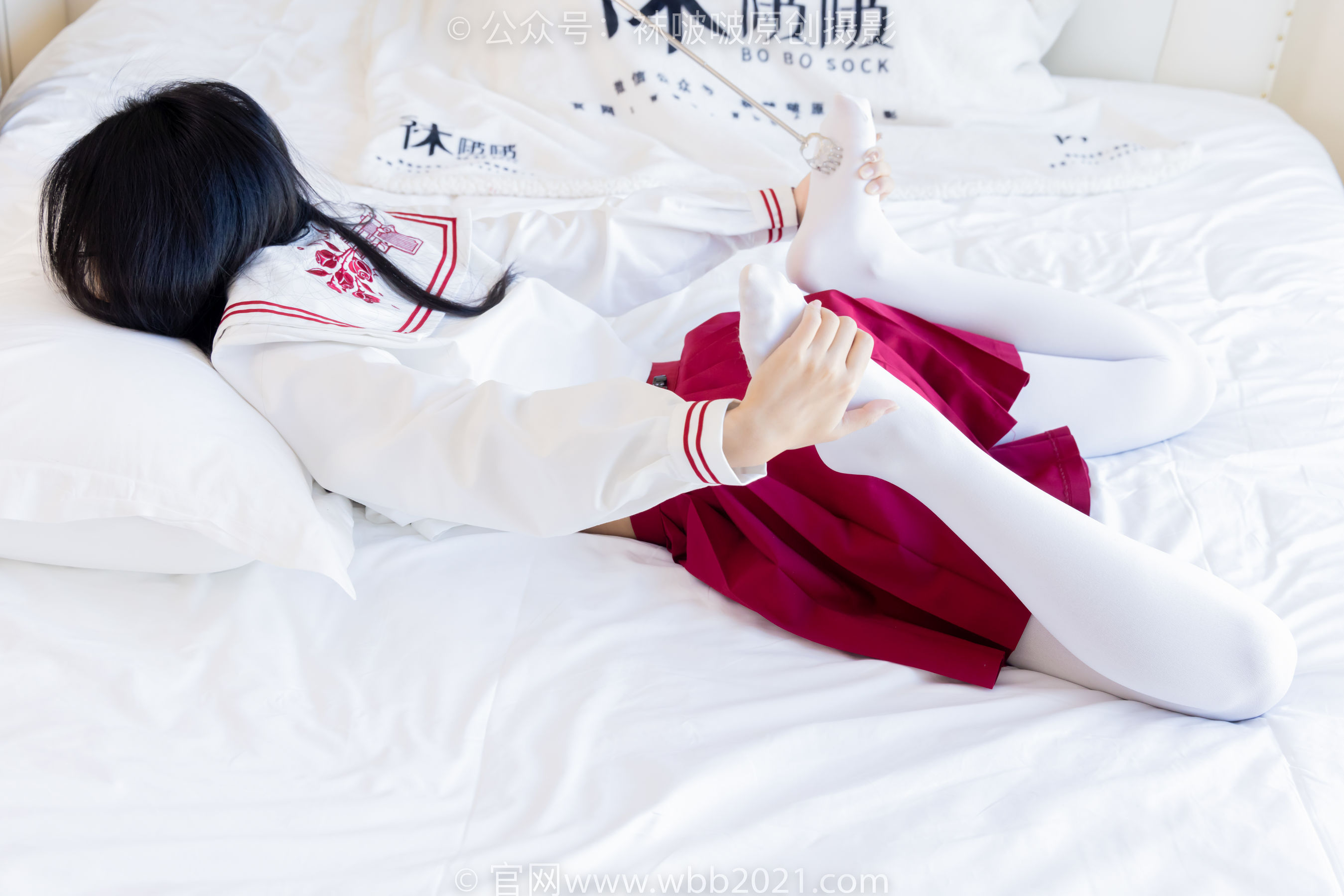 BoBoSocks袜啵啵 No.545 奶油 - 白色马丁靴、厚白丝、jk制服、瑜伽动作时用老头乐挠脚剧情/(144P)