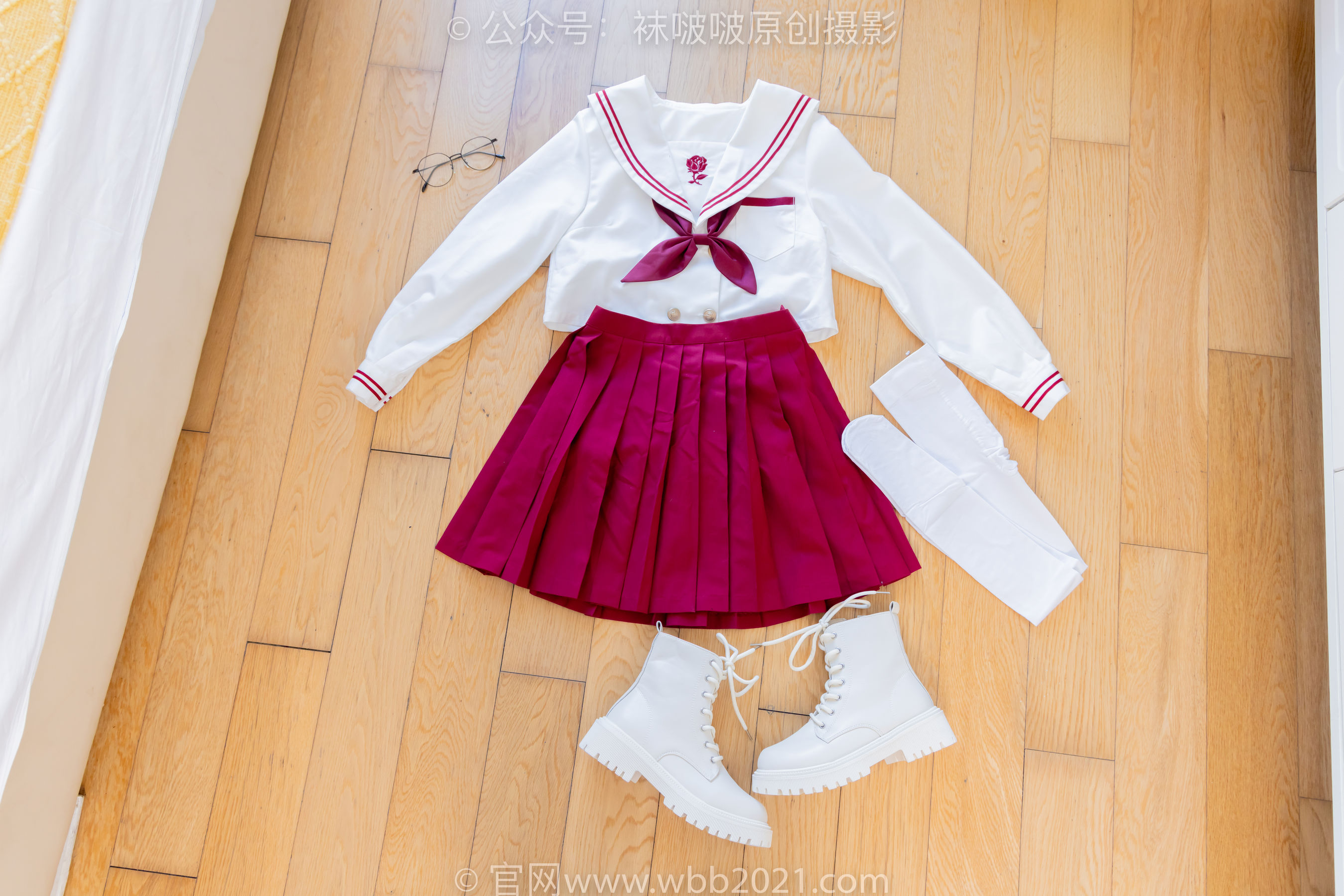 BoBoSocks袜啵啵 No.545 奶油 - 白色马丁靴、厚白丝、jk制服、瑜伽动作时用老头乐挠脚剧情/(144P)