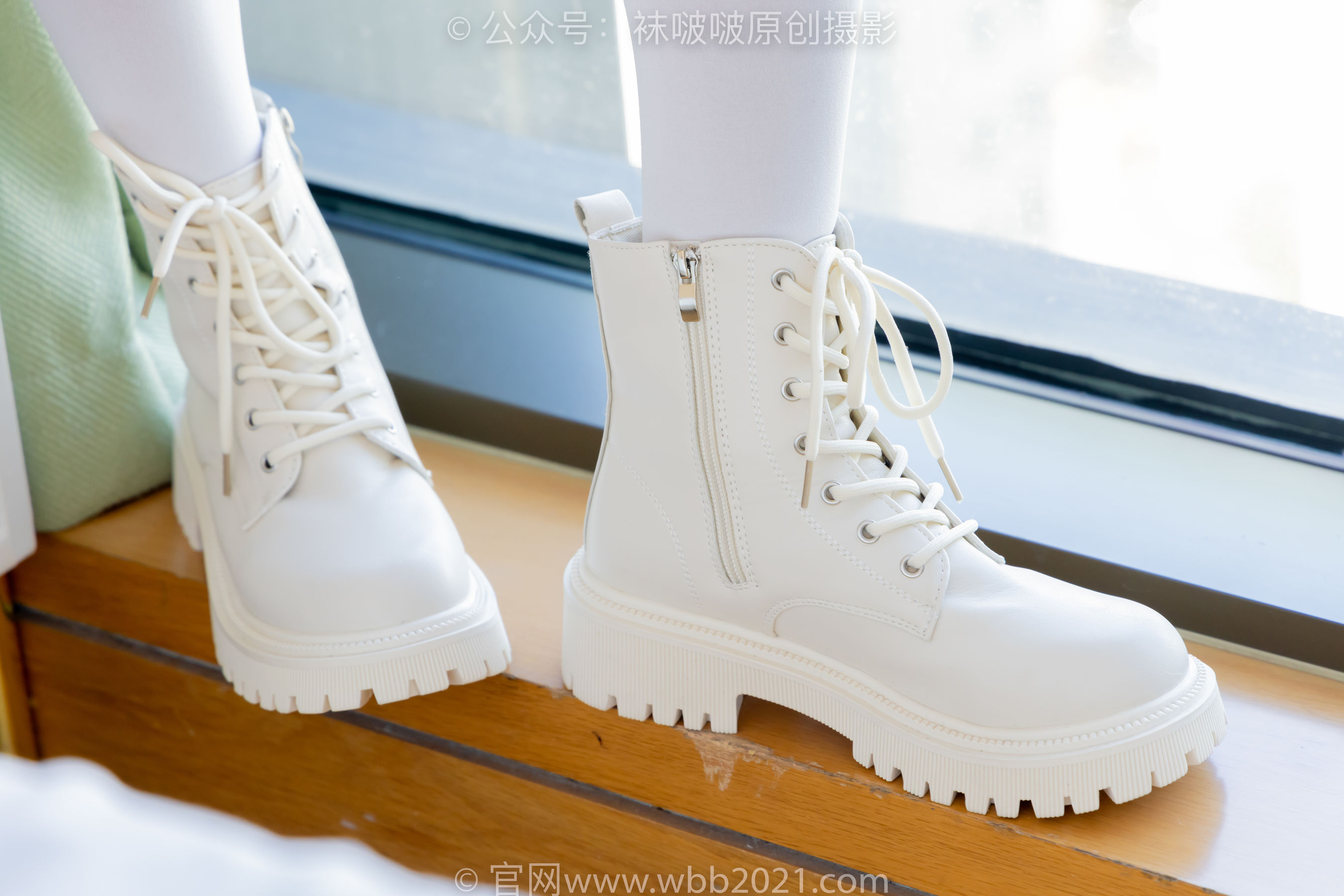 BoBoSocks袜啵啵 No.545 奶油 - 白色马丁靴、厚白丝、jk制服、瑜伽动作时用老头乐挠脚剧情/(144P)