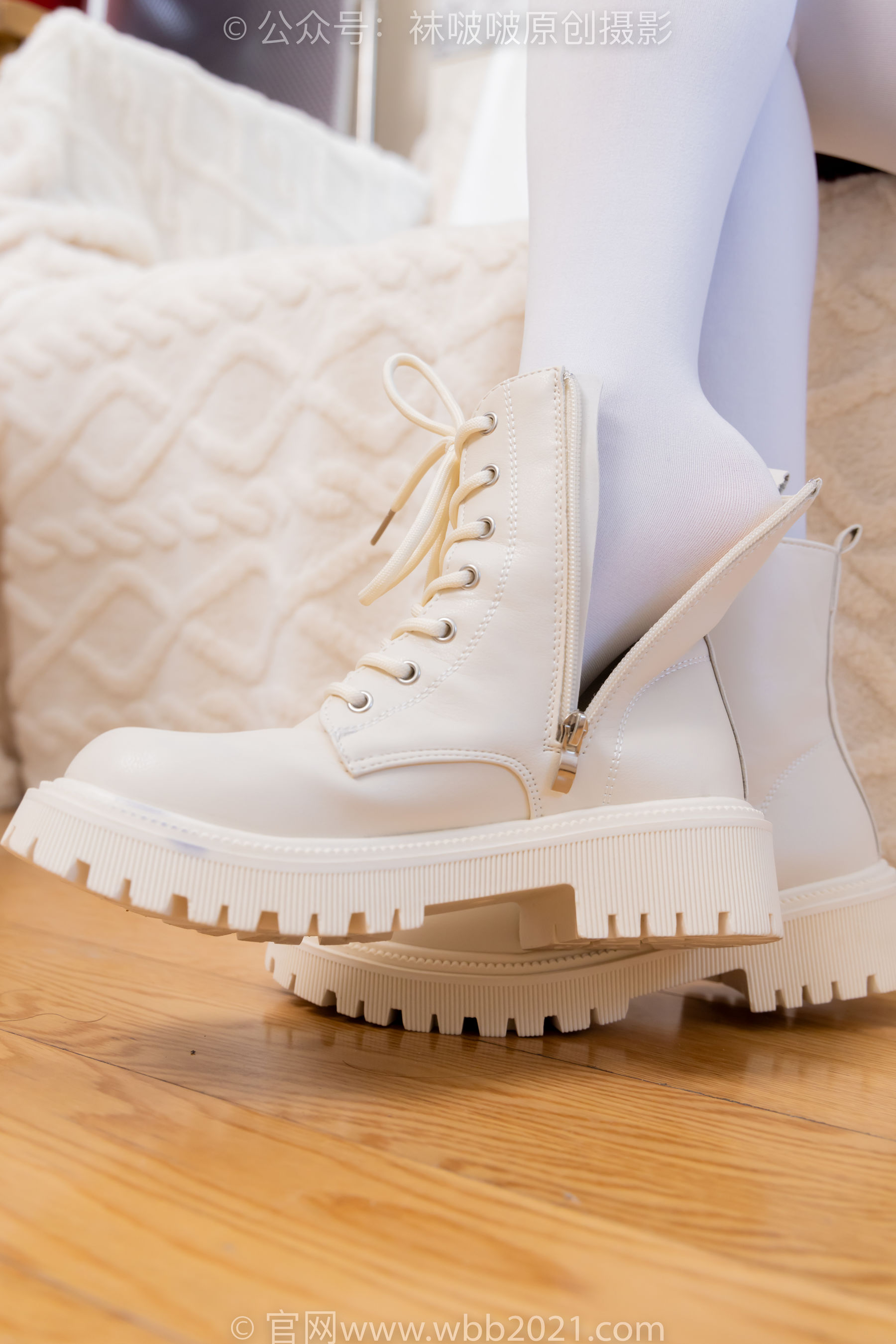 BoBoSocks袜啵啵 No.545 奶油 - 白色马丁靴、厚白丝、jk制服、瑜伽动作时用老头乐挠脚剧情/(144P)