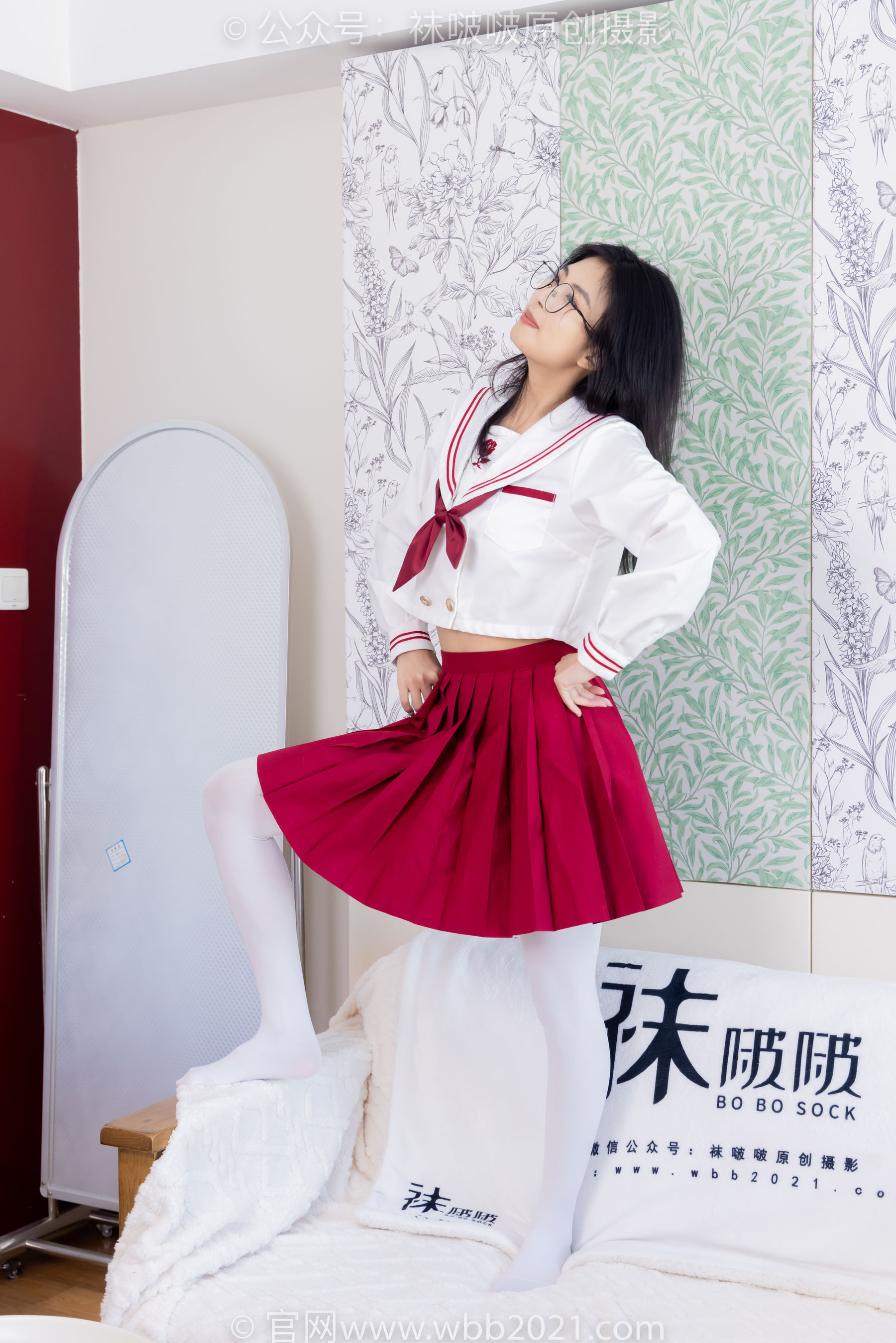 BoBoSocks袜啵啵 No.545 奶油 - 白色马丁靴、厚白丝、jk制服、瑜伽动作时用老头乐挠脚剧情/(144P)