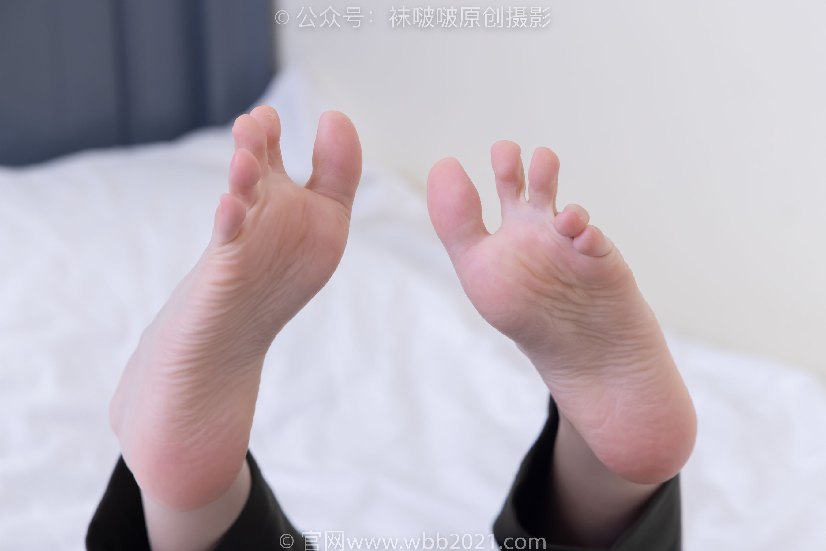 BoBoSocks袜啵啵 No.529 甜甜圈 - 高跟鞋、短黑丝、裸足、半蹲半脱袜子剧情/(154P)