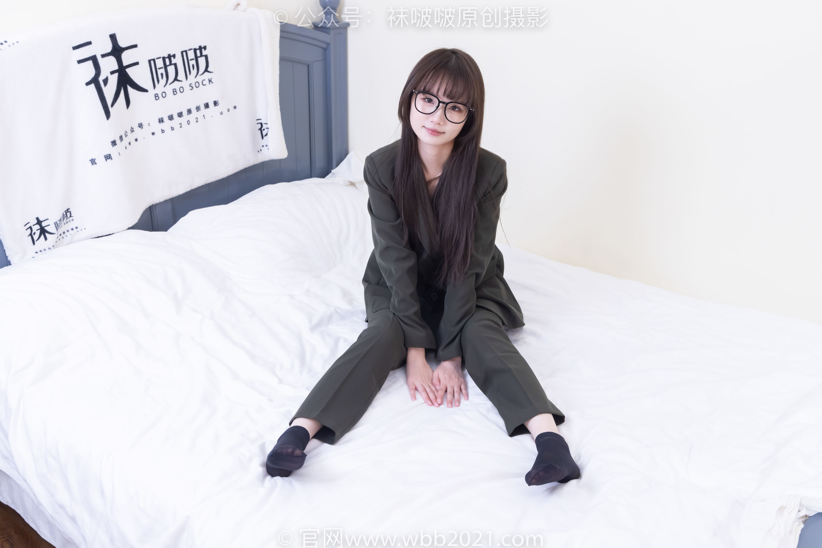 BoBoSocks袜啵啵 No.529 甜甜圈 - 高跟鞋、短黑丝、裸足、半蹲半脱袜子剧情/(154P)