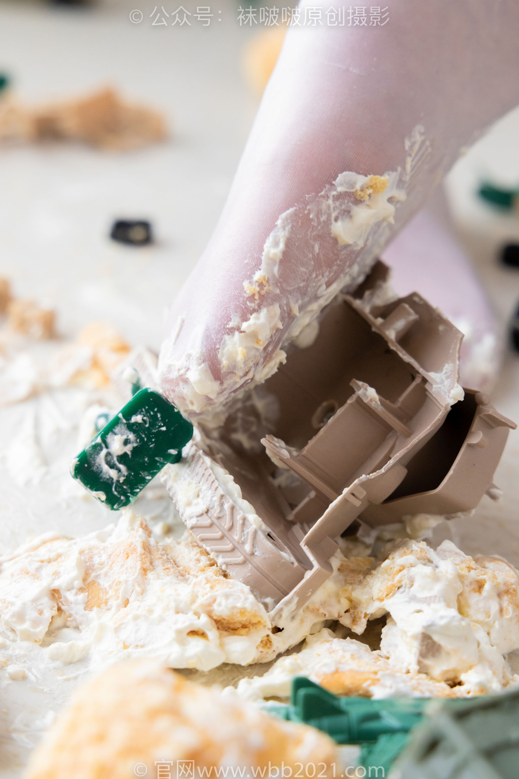 BoBoSocks袜啵啵 No.544 甜甜圈 - 高跟鞋、油亮薄白丝、裸足、踩小人和奶油泡芙剧情/(172P)