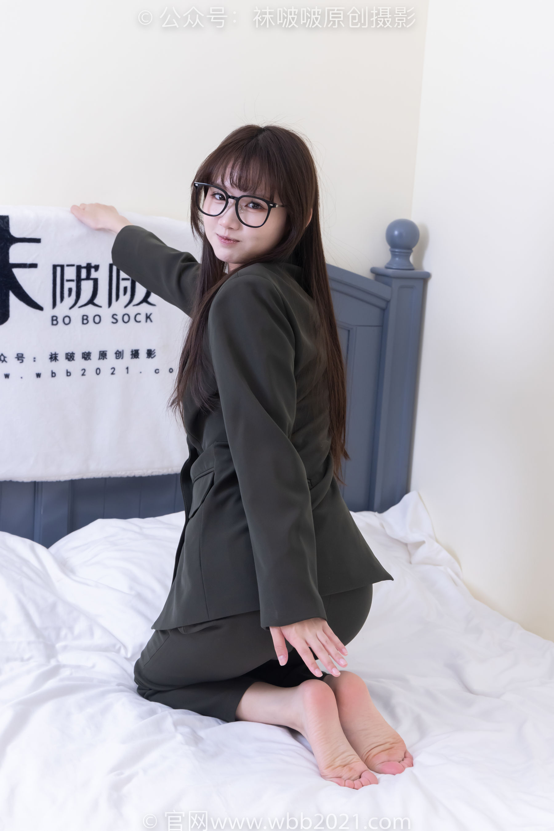 BoBoSocks袜啵啵 No.529 甜甜圈 - 高跟鞋、短黑丝、裸足、半蹲半脱袜子剧情/(154P)