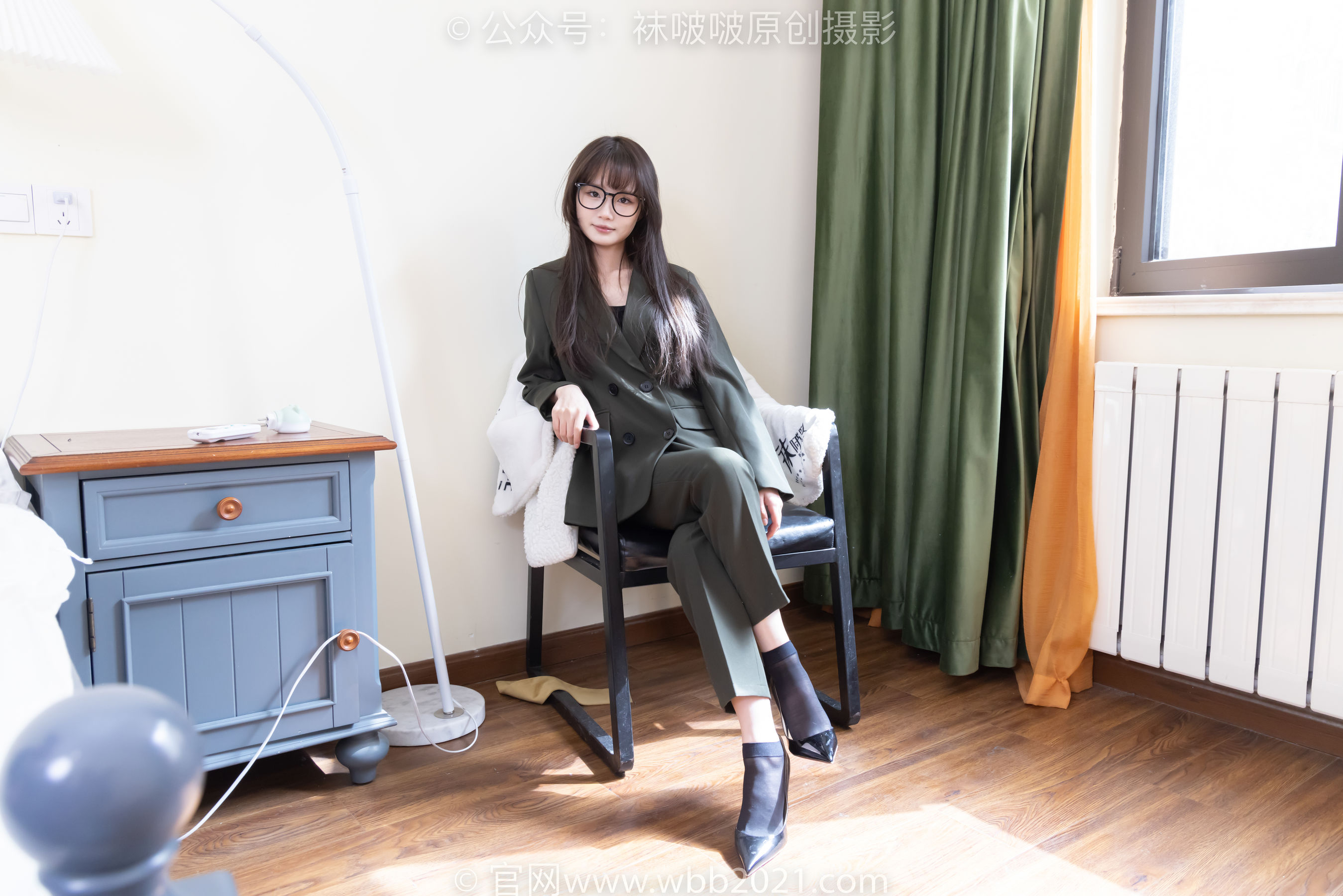 BoBoSocks袜啵啵 No.529 甜甜圈 - 高跟鞋、短黑丝、裸足、半蹲半脱袜子剧情/(154P)