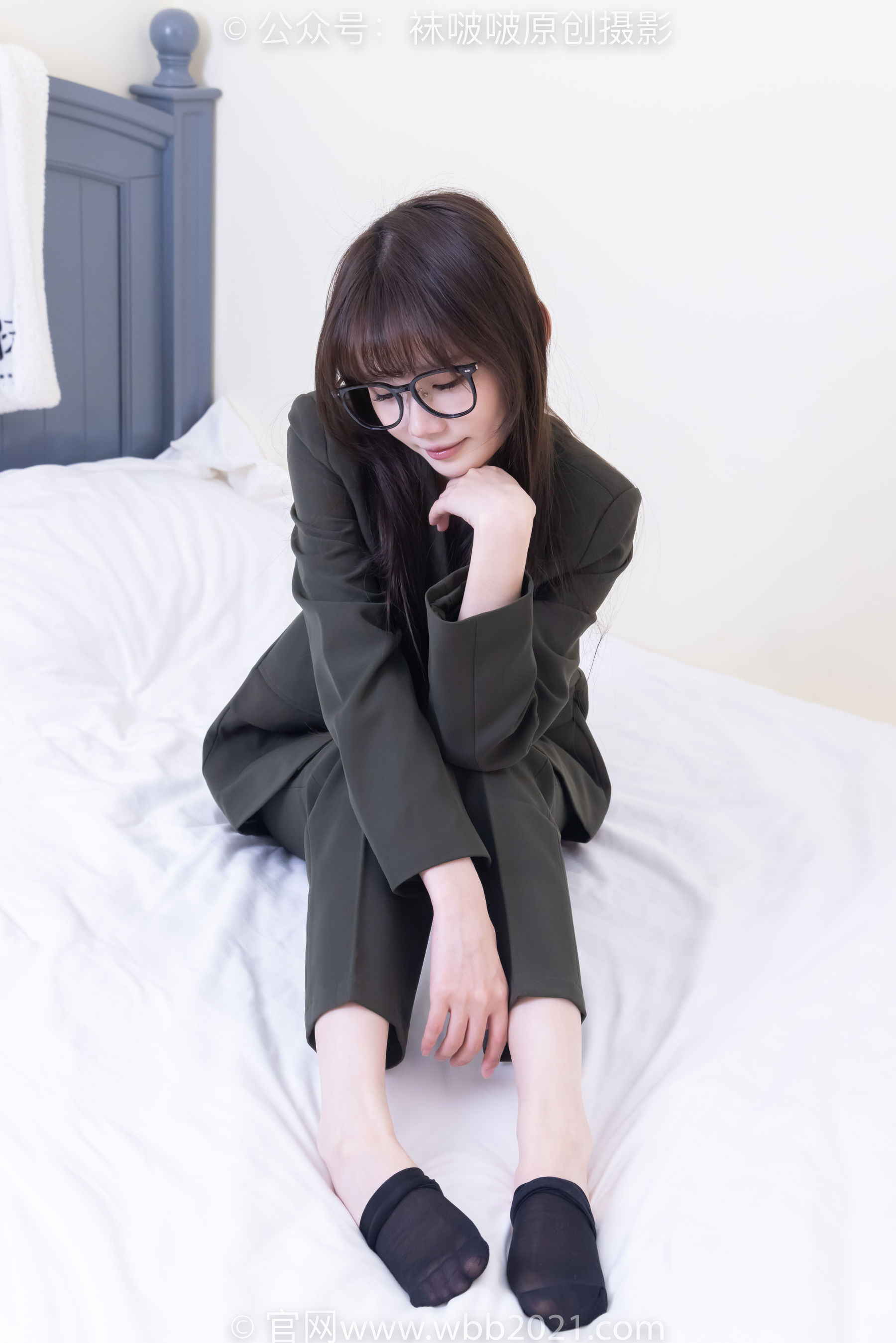 BoBoSocks袜啵啵 No.529 甜甜圈 - 高跟鞋、短黑丝、裸足、半蹲半脱袜子剧情/(154P)