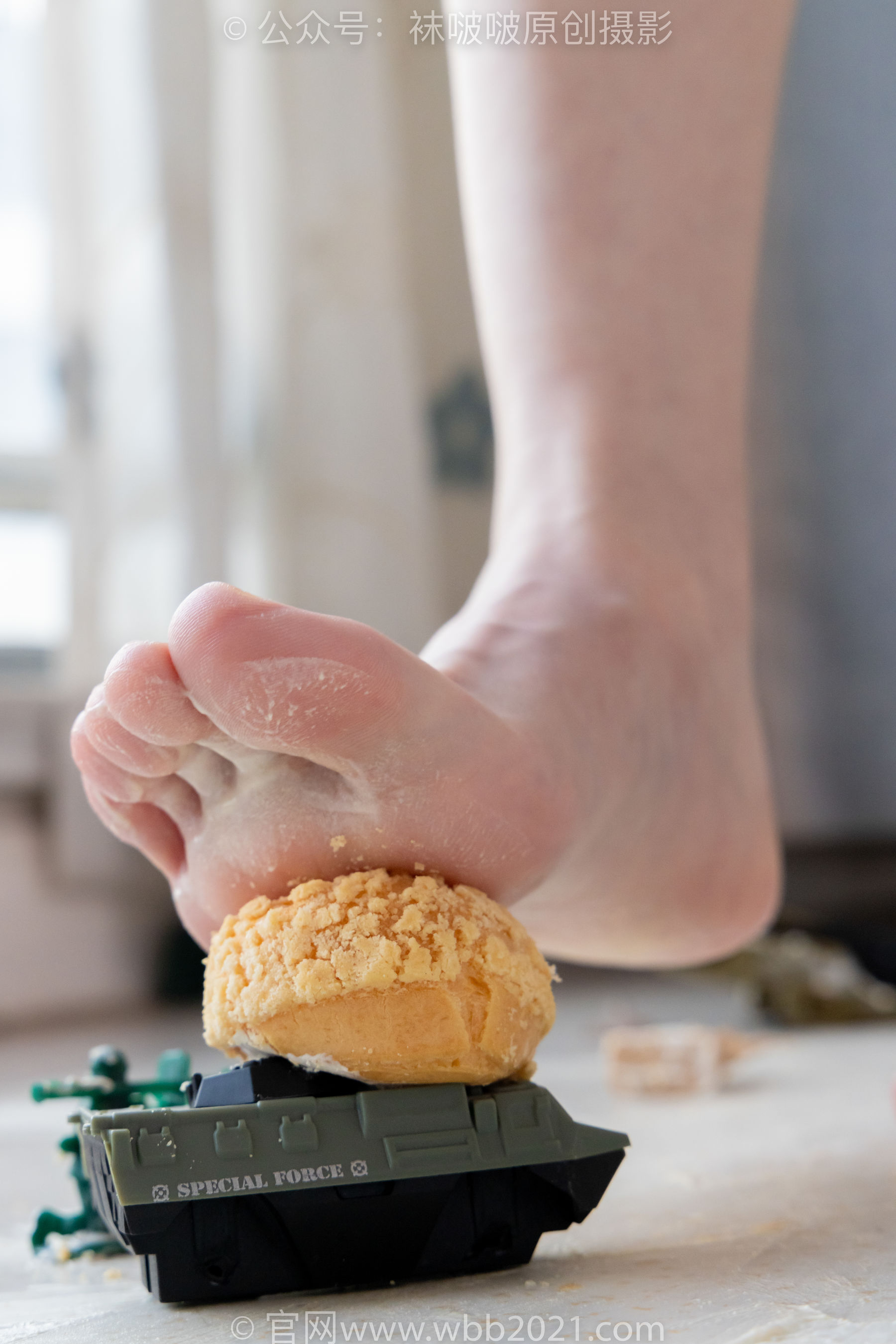 BoBoSocks袜啵啵 No.544 甜甜圈 - 高跟鞋、油亮薄白丝、裸足、踩小人和奶油泡芙剧情/(172P)