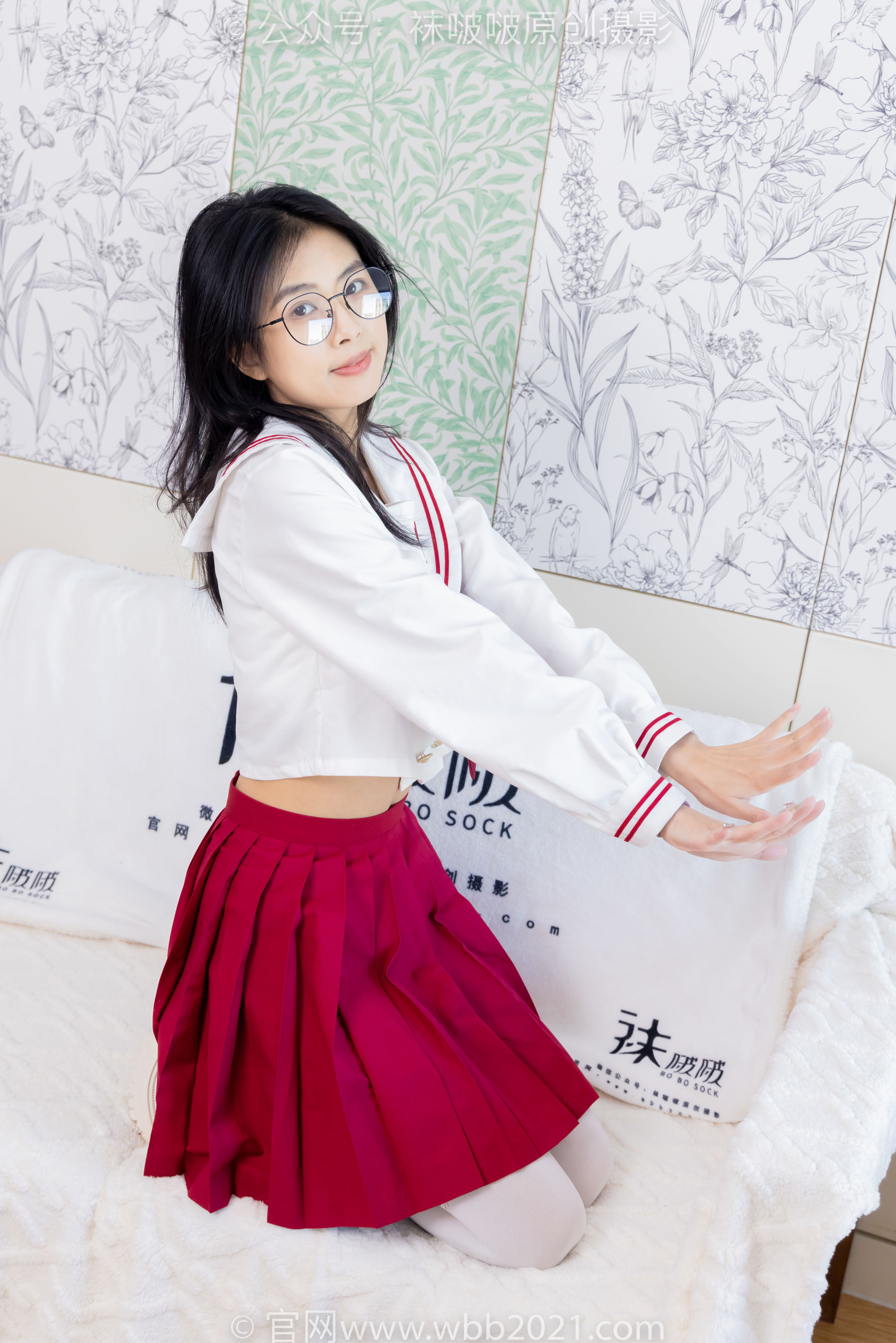 BoBoSocks袜啵啵 No.545 奶油 - 白色马丁靴、厚白丝、jk制服、瑜伽动作时用老头乐挠脚剧情/(144P)