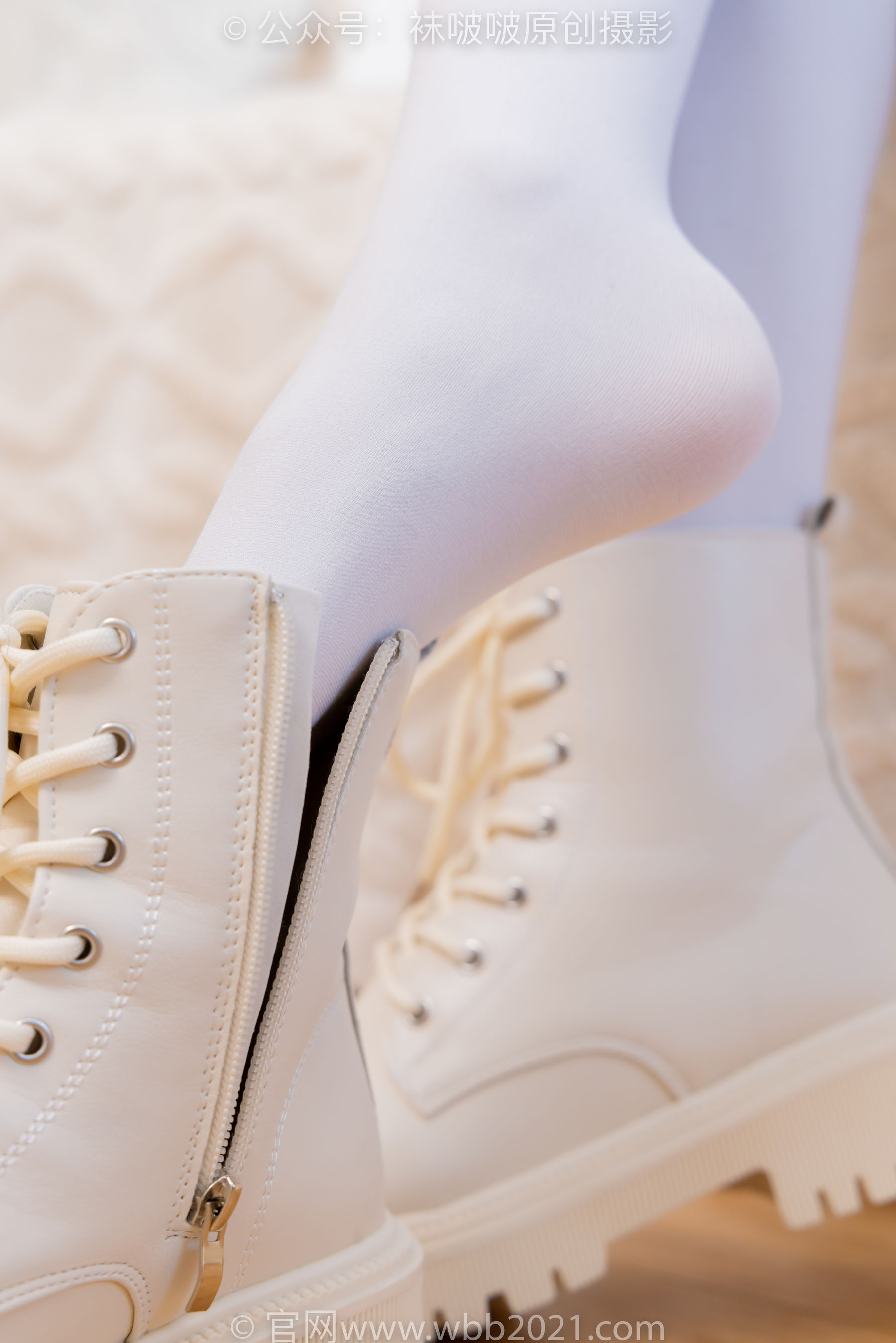 BoBoSocks袜啵啵 No.545 奶油 - 白色马丁靴、厚白丝、jk制服、瑜伽动作时用老头乐挠脚剧情/(144P)