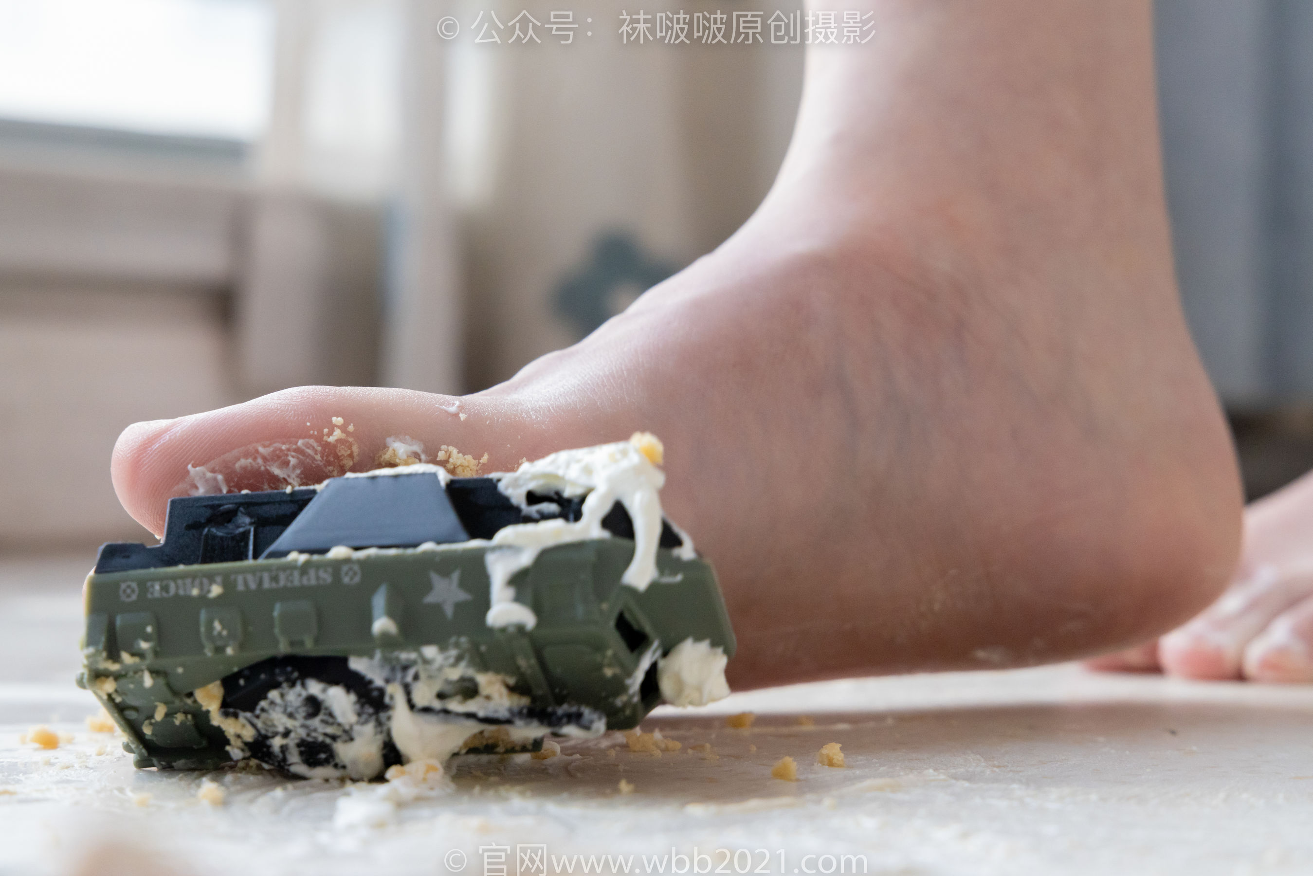 BoBoSocks袜啵啵 No.544 甜甜圈 - 高跟鞋、油亮薄白丝、裸足、踩小人和奶油泡芙剧情/(172P)