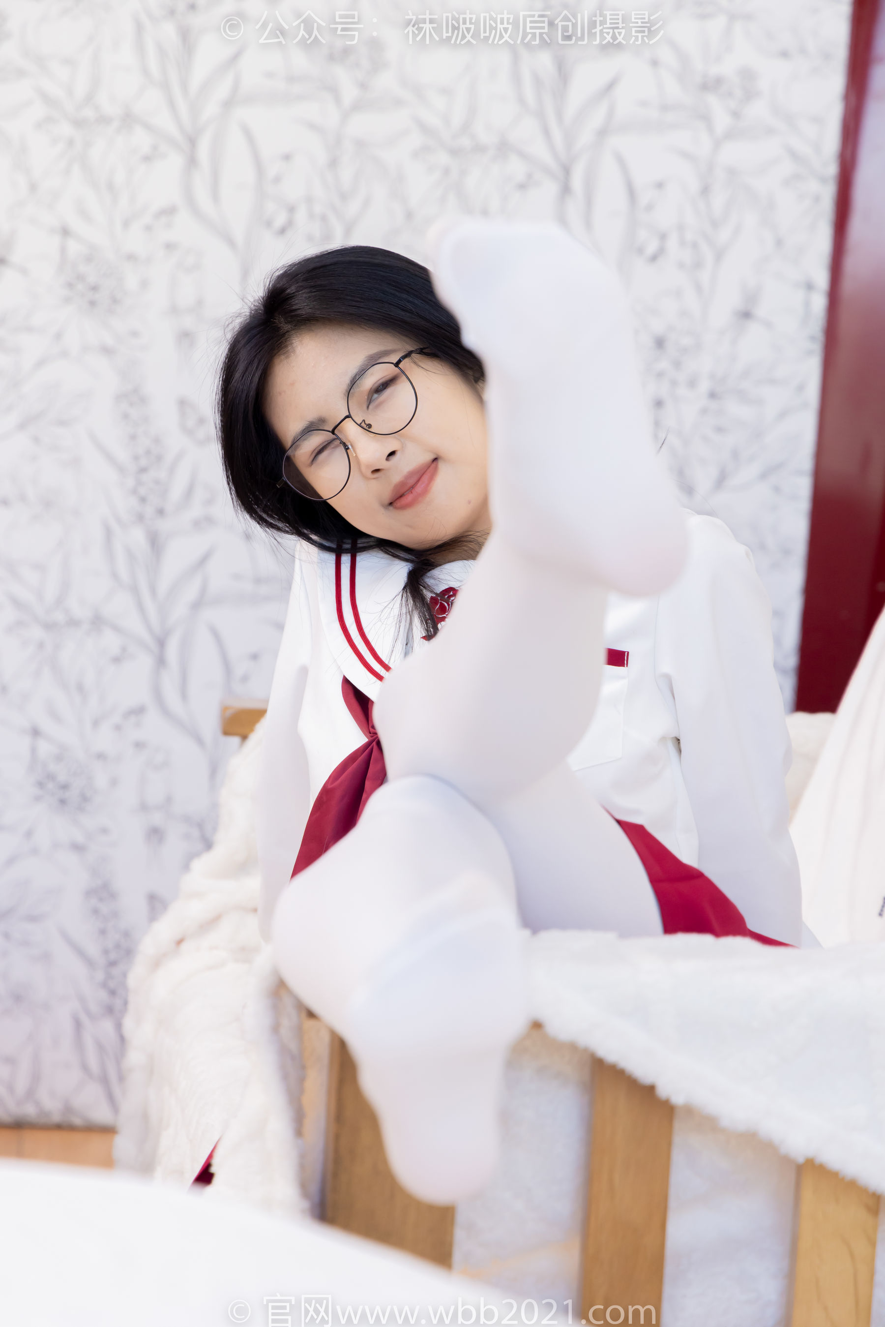 BoBoSocks袜啵啵 No.545 奶油 - 白色马丁靴、厚白丝、jk制服、瑜伽动作时用老头乐挠脚剧情/(144P)