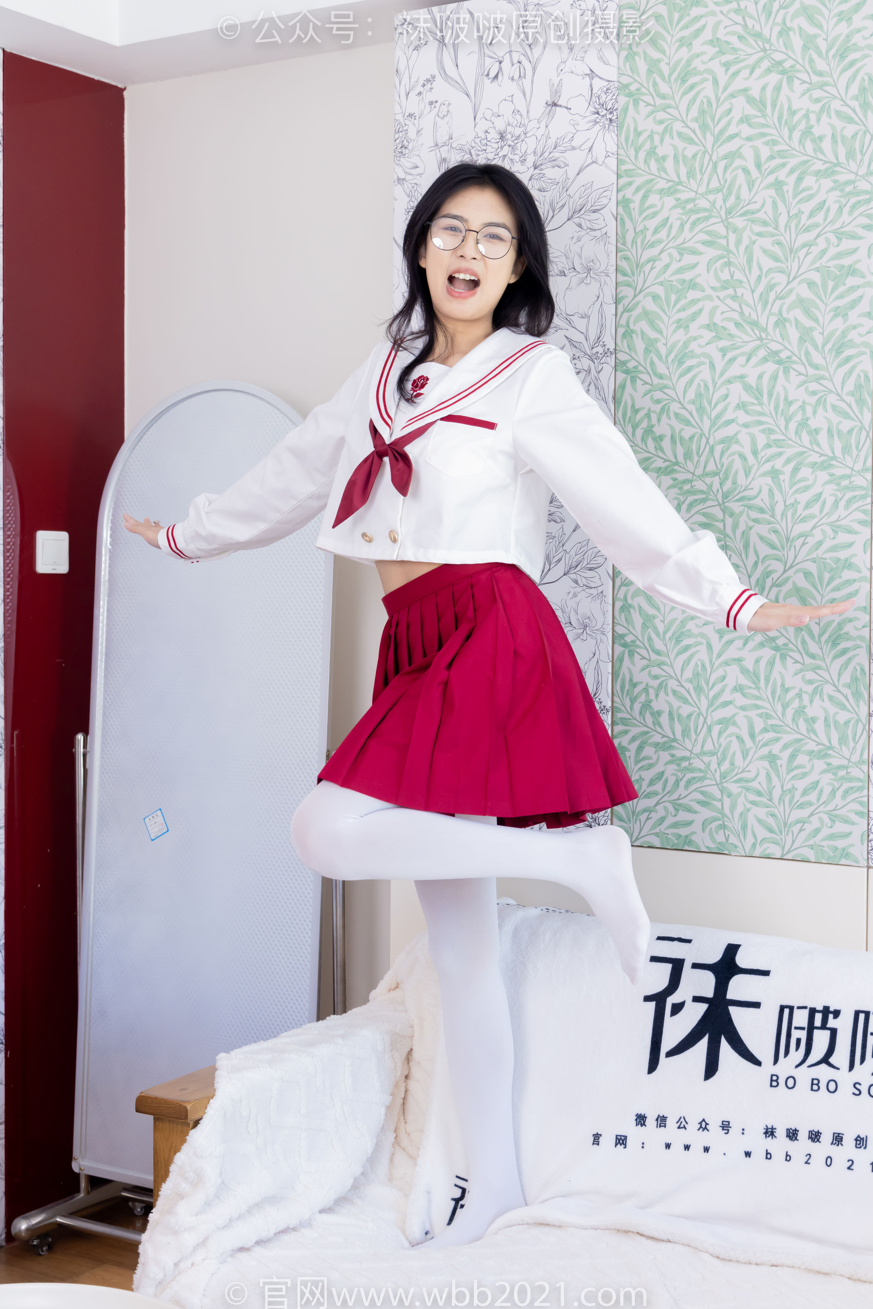 BoBoSocks袜啵啵 No.545 奶油 - 白色马丁靴、厚白丝、jk制服、瑜伽动作时用老头乐挠脚剧情/(144P)