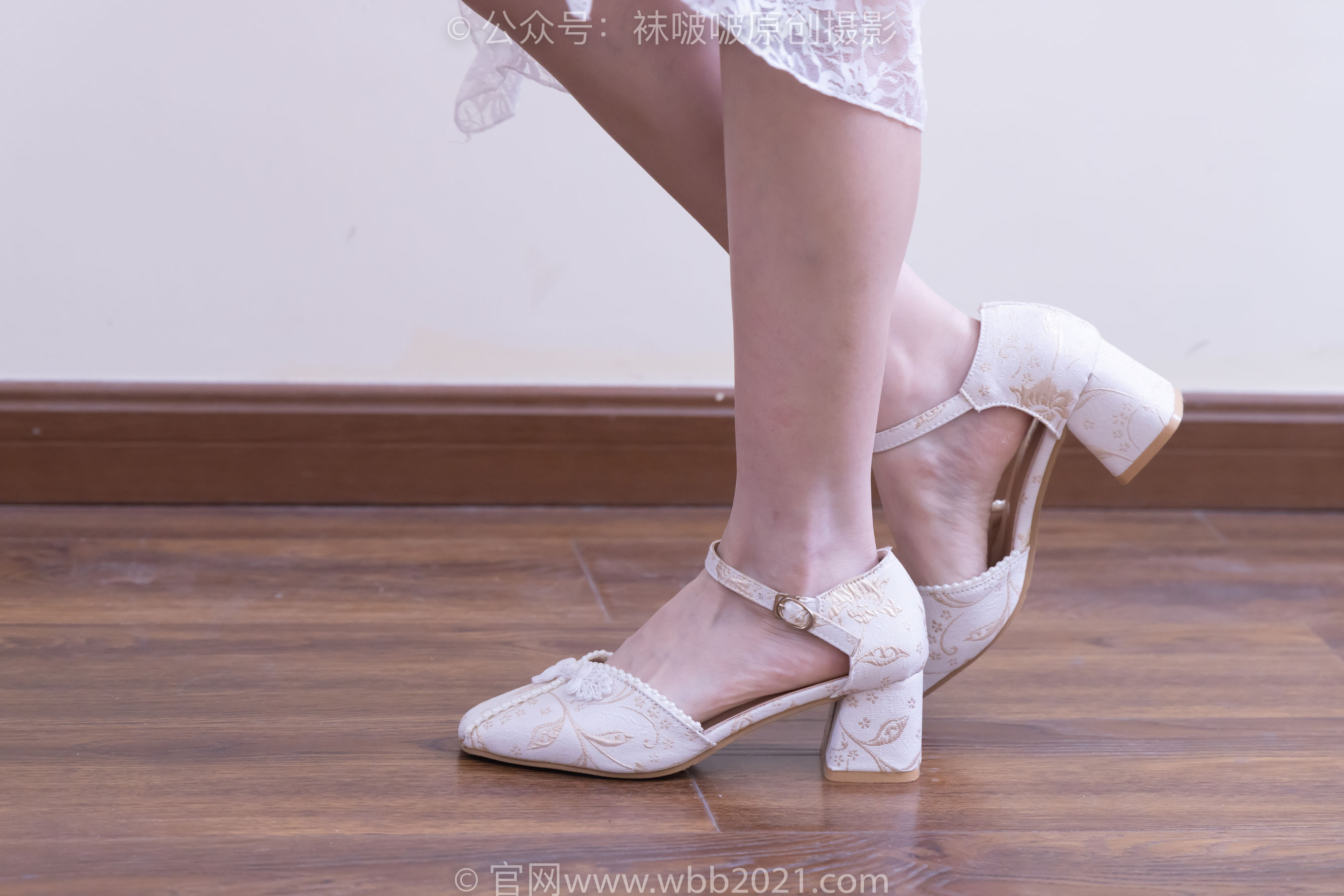 BoBoSocks袜啵啵 No.542 甜甜圈 高跟鞋、薄黑丝、薄肉丝、裸足、撕丝袜剧情/(160P)