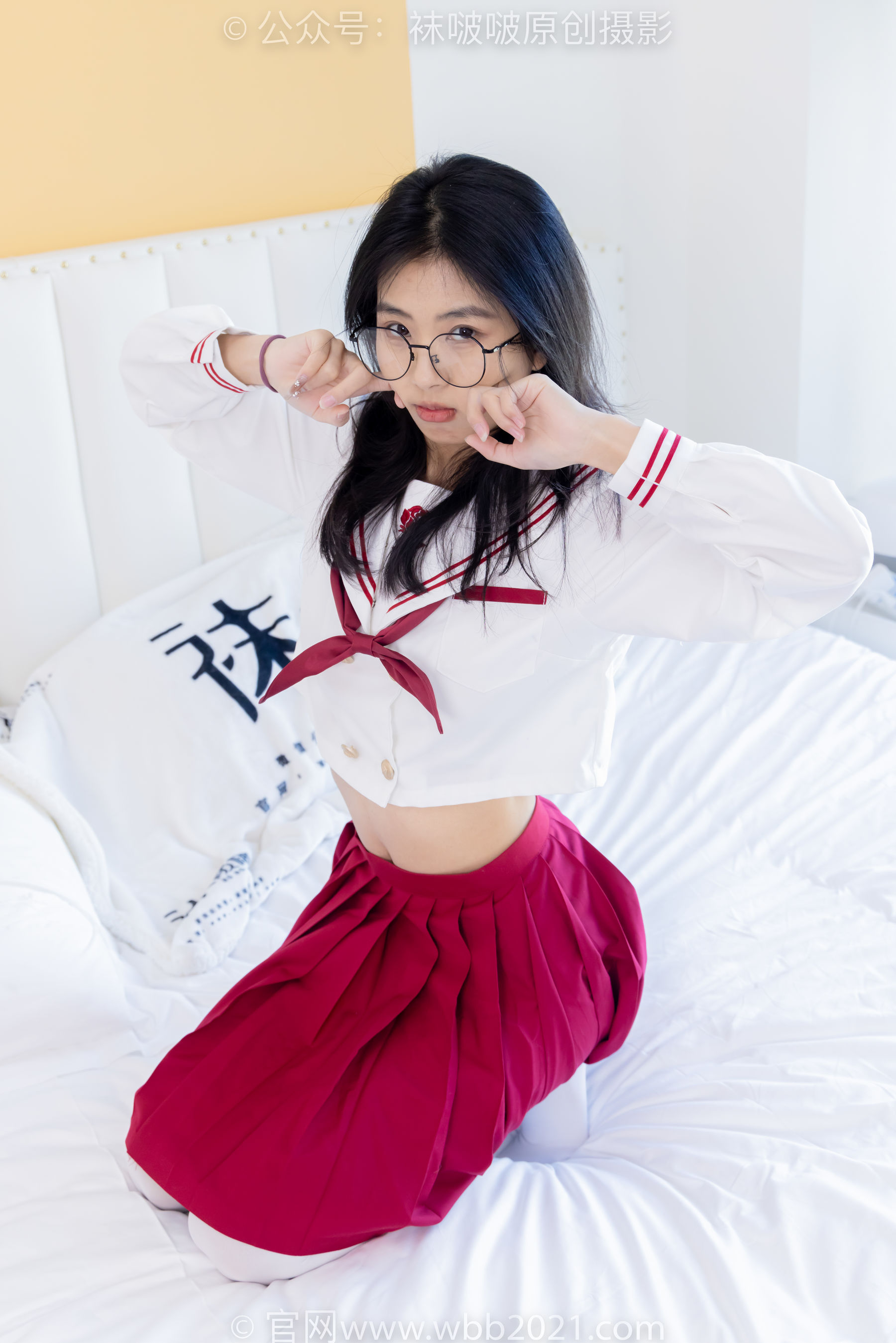 BoBoSocks袜啵啵 No.545 奶油 - 白色马丁靴、厚白丝、jk制服、瑜伽动作时用老头乐挠脚剧情/(144P)