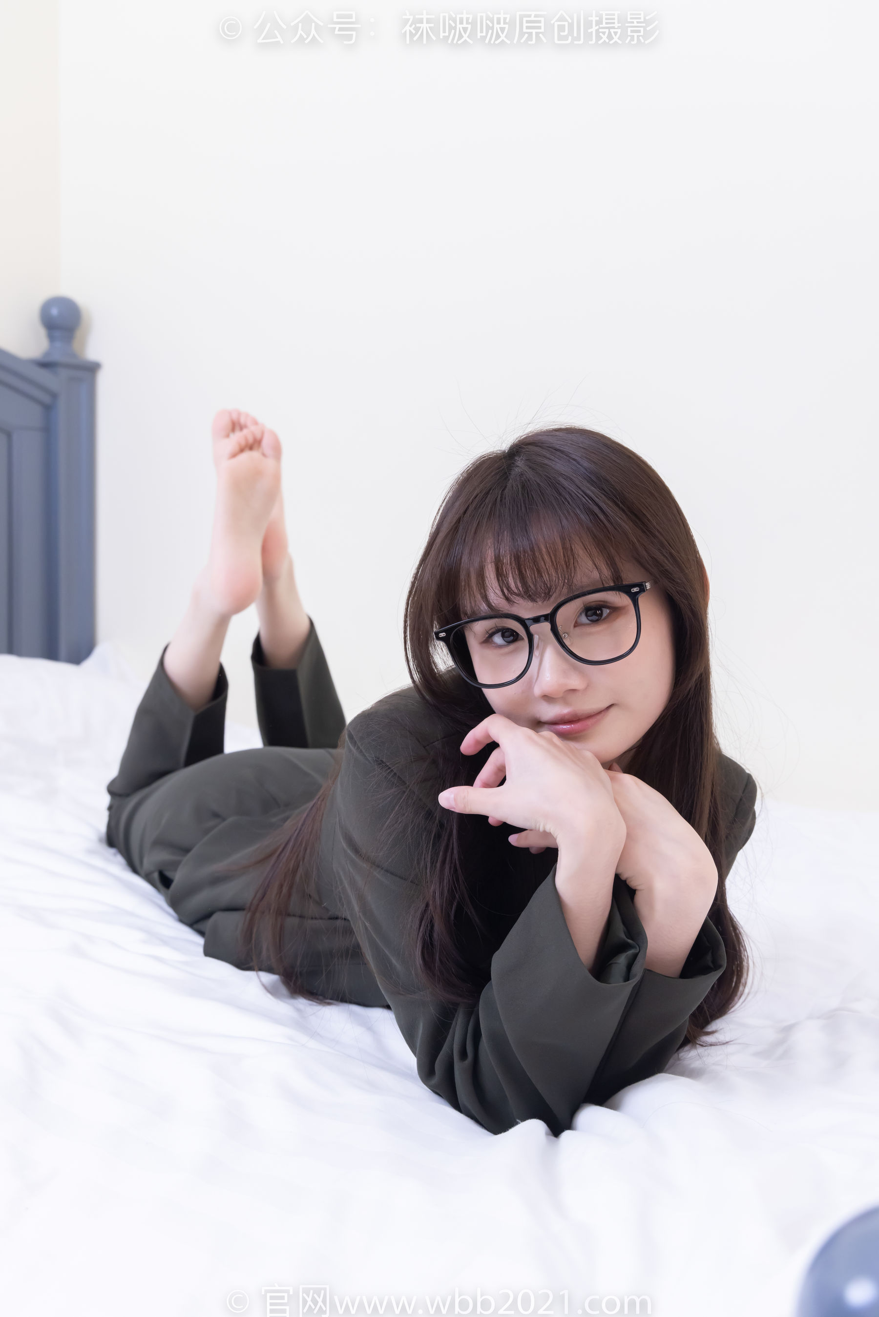 BoBoSocks袜啵啵 No.529 甜甜圈 - 高跟鞋、短黑丝、裸足、半蹲半脱袜子剧情/(154P)