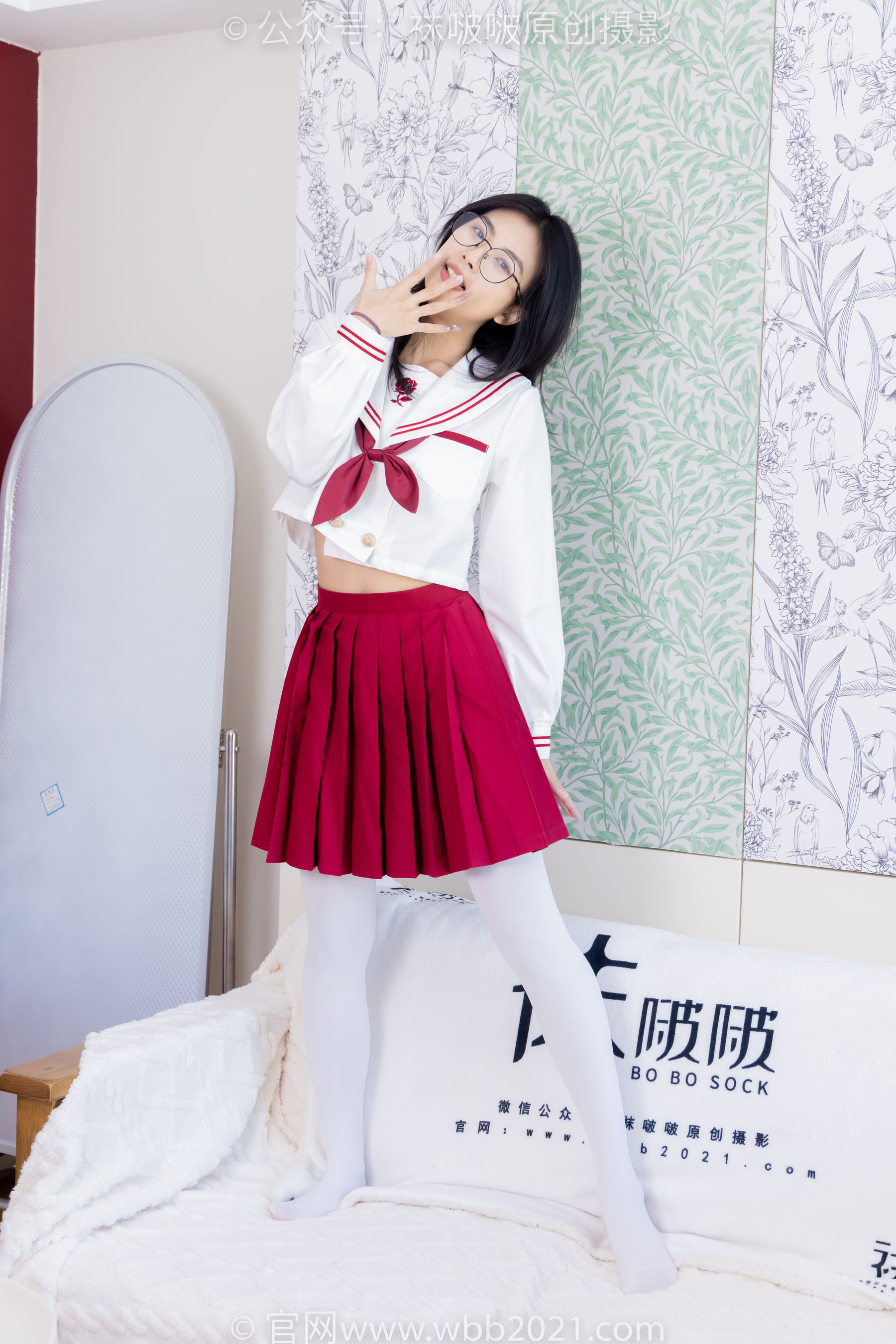 BoBoSocks袜啵啵 No.545 奶油 - 白色马丁靴、厚白丝、jk制服、瑜伽动作时用老头乐挠脚剧情/(144P)