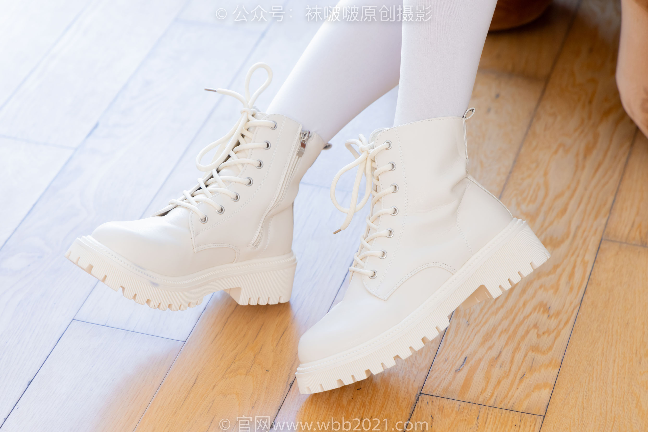 BoBoSocks袜啵啵 No.545 奶油 - 白色马丁靴、厚白丝、jk制服、瑜伽动作时用老头乐挠脚剧情/(144P)