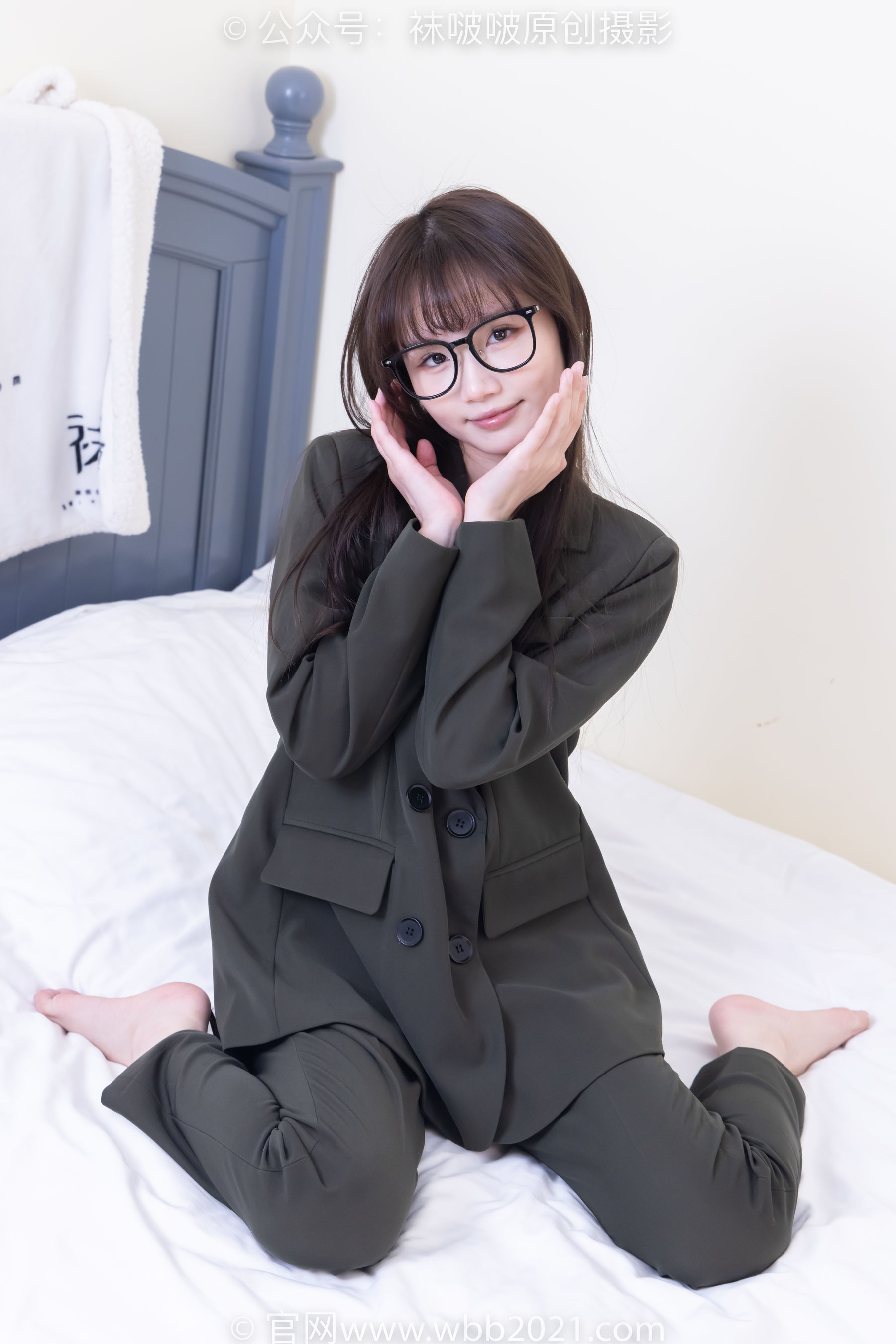 BoBoSocks袜啵啵 No.529 甜甜圈 - 高跟鞋、短黑丝、裸足、半蹲半脱袜子剧情/(154P)