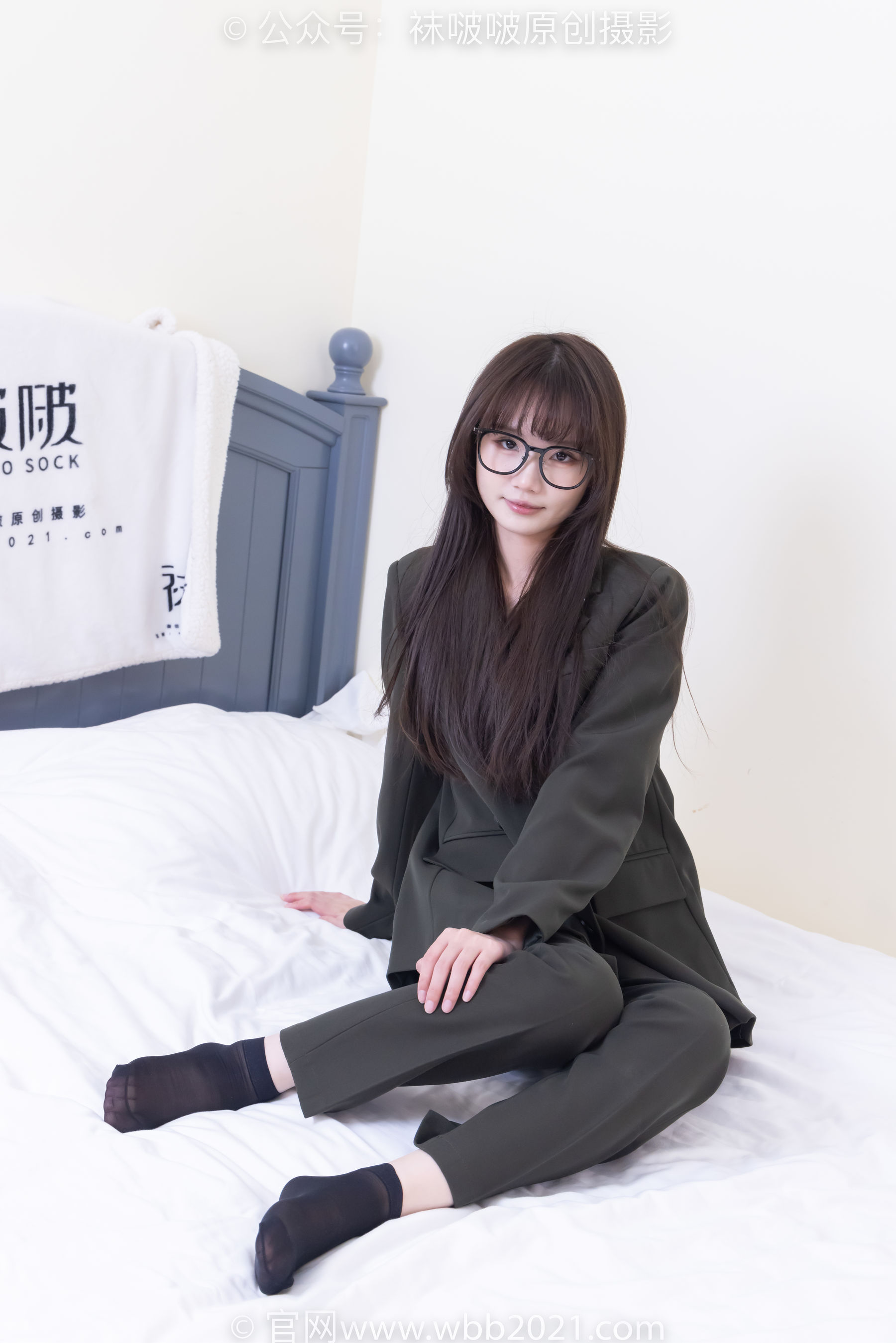 BoBoSocks袜啵啵 No.529 甜甜圈 - 高跟鞋、短黑丝、裸足、半蹲半脱袜子剧情/(154P)