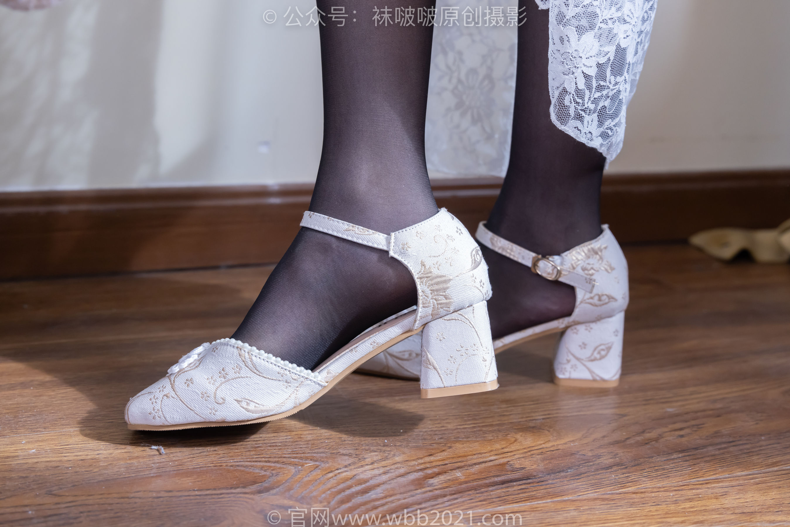 BoBoSocks袜啵啵 No.542 甜甜圈 高跟鞋、薄黑丝、薄肉丝、裸足、撕丝袜剧情/(160P)