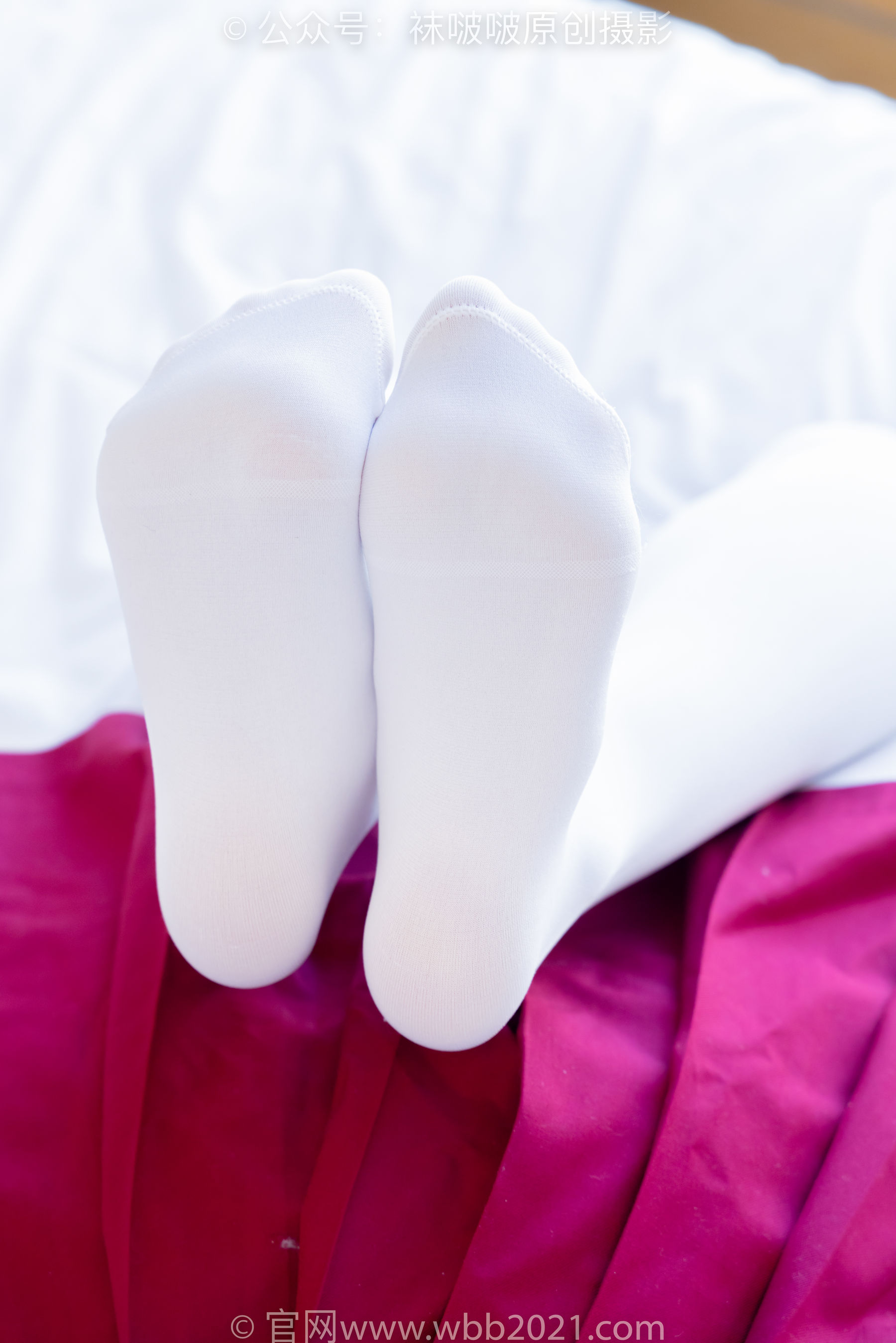 BoBoSocks袜啵啵 No.545 奶油 - 白色马丁靴、厚白丝、jk制服、瑜伽动作时用老头乐挠脚剧情/(144P)