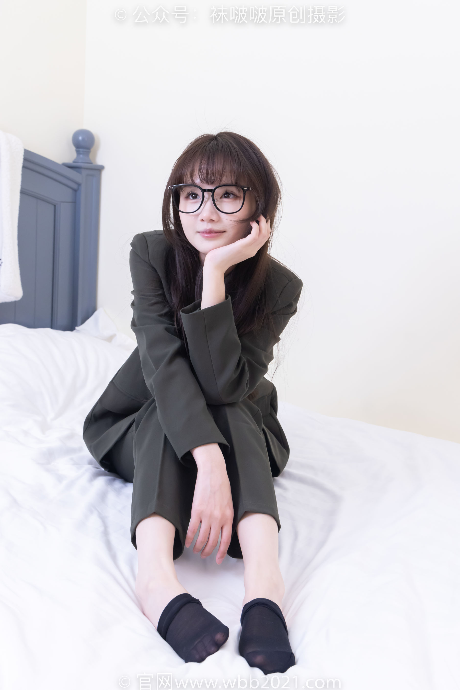 BoBoSocks袜啵啵 No.529 甜甜圈 - 高跟鞋、短黑丝、裸足、半蹲半脱袜子剧情/(154P)