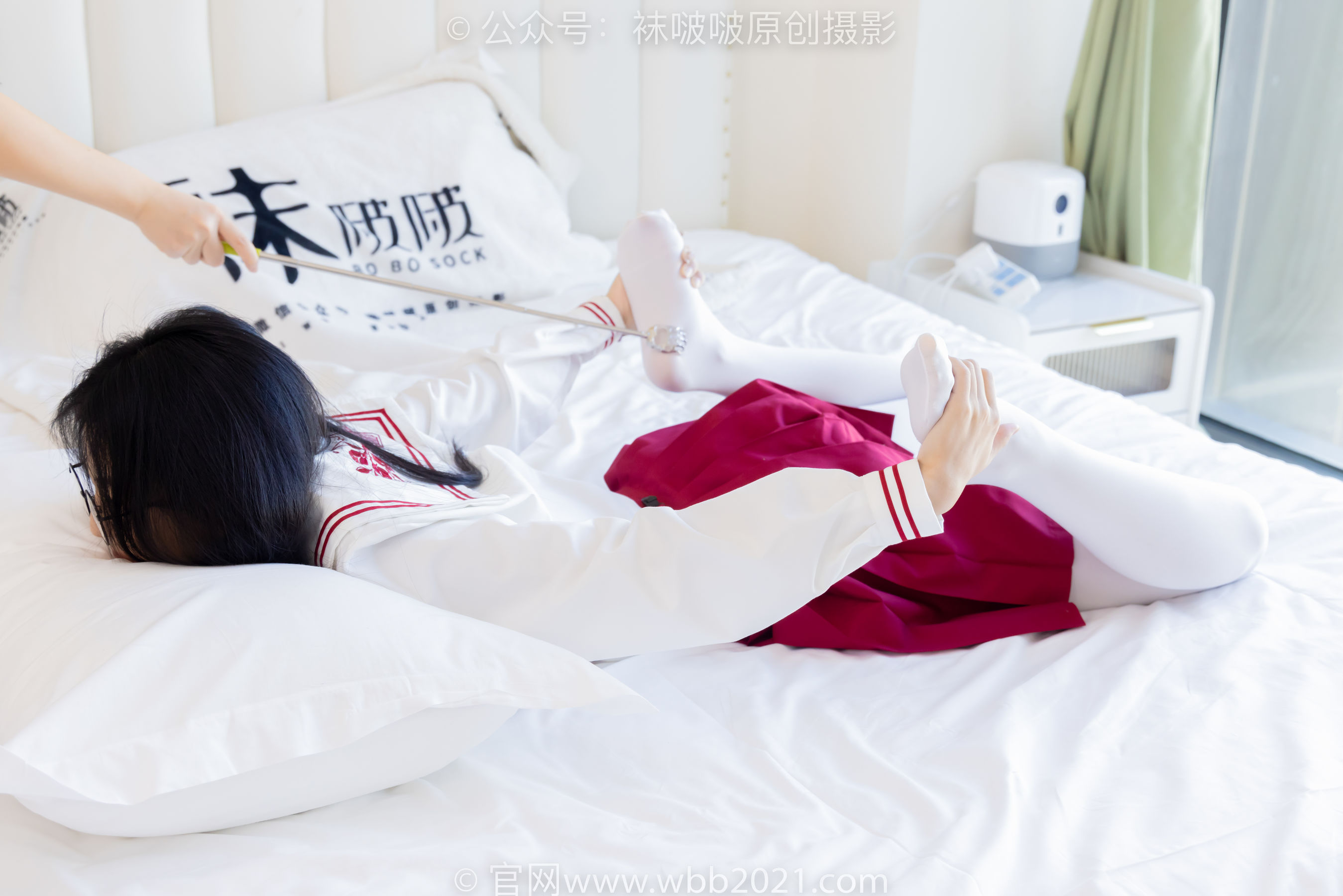 BoBoSocks袜啵啵 No.545 奶油 - 白色马丁靴、厚白丝、jk制服、瑜伽动作时用老头乐挠脚剧情/(144P)