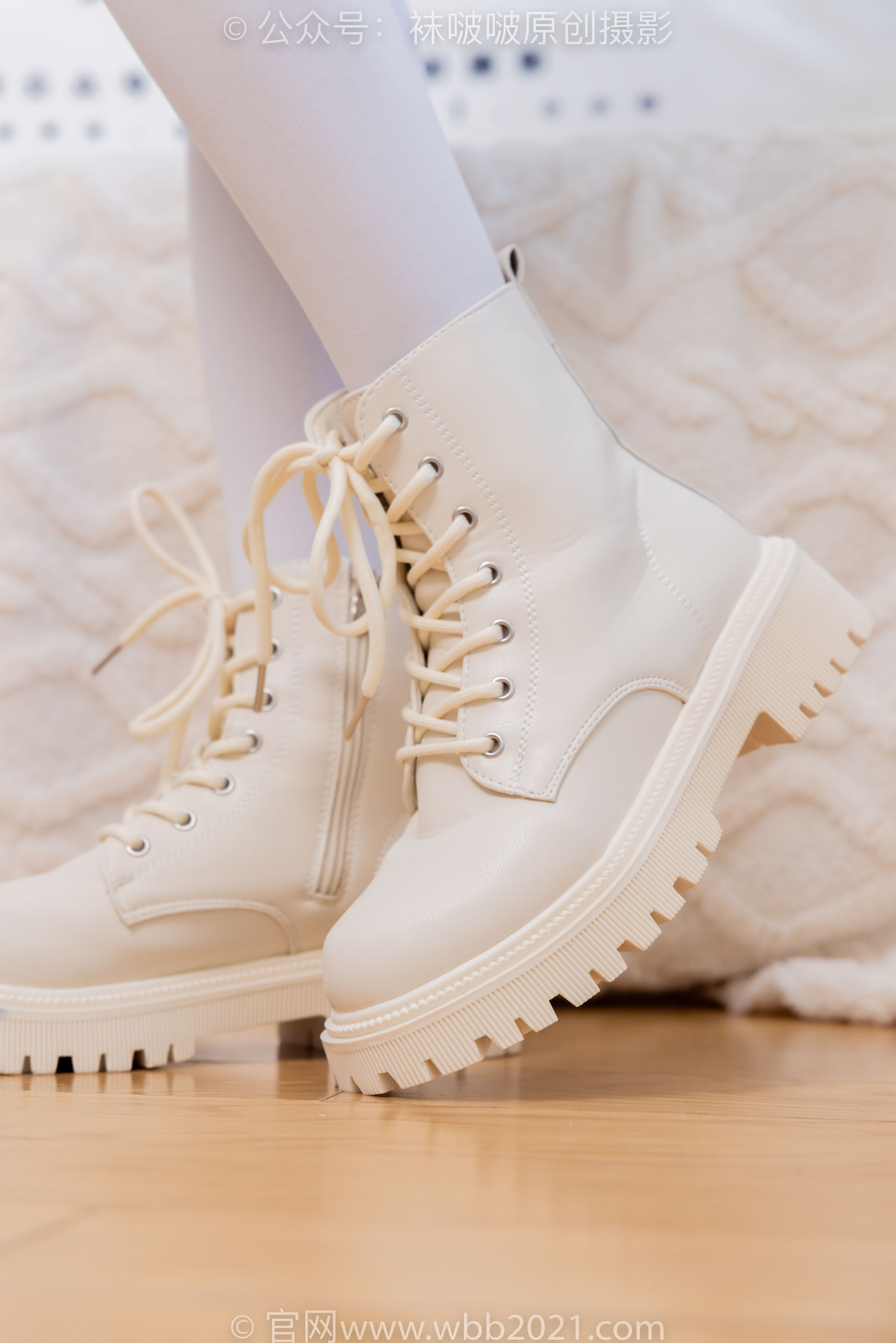 BoBoSocks袜啵啵 No.545 奶油 - 白色马丁靴、厚白丝、jk制服、瑜伽动作时用老头乐挠脚剧情/(144P)