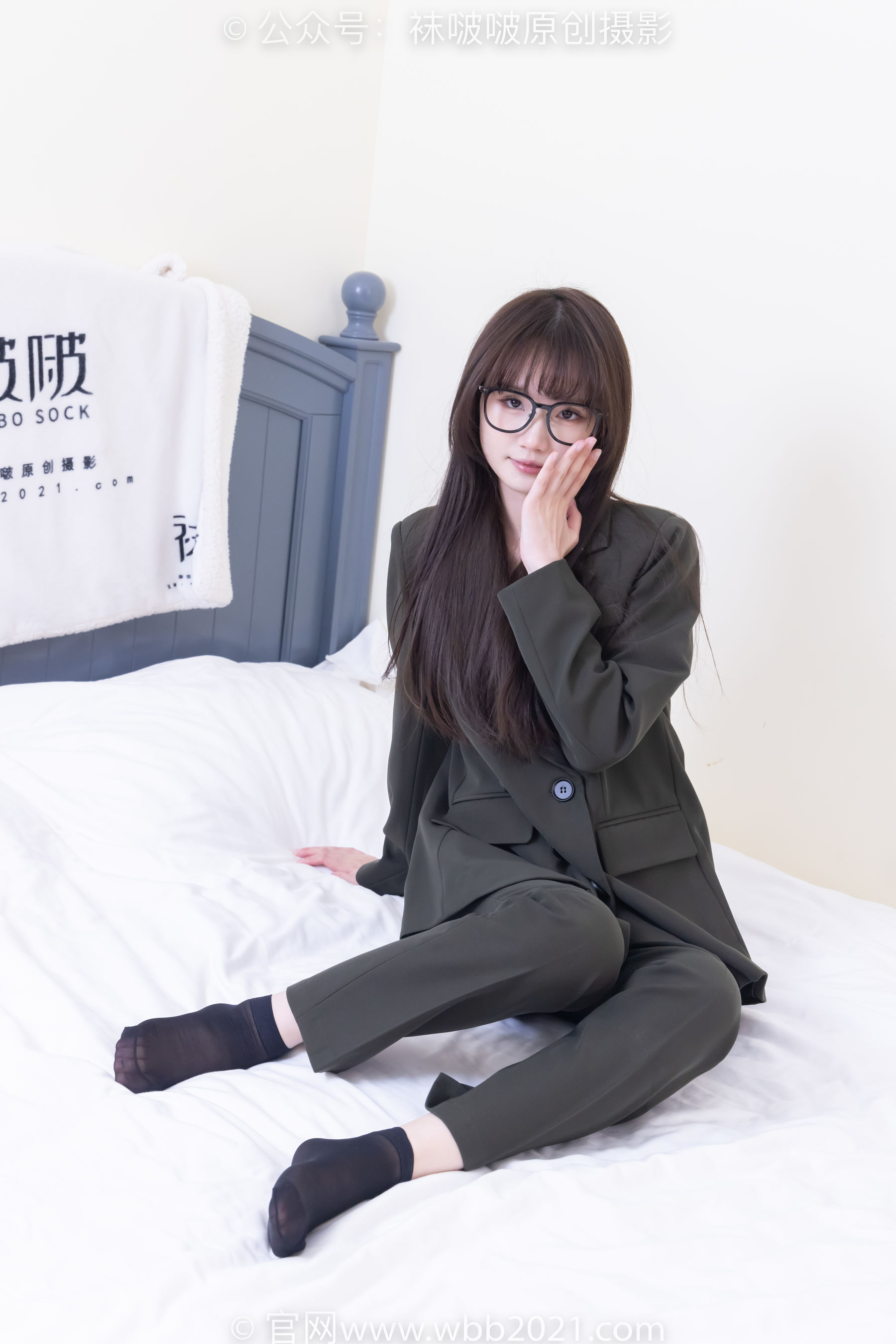 BoBoSocks袜啵啵 No.529 甜甜圈 - 高跟鞋、短黑丝、裸足、半蹲半脱袜子剧情/(154P)